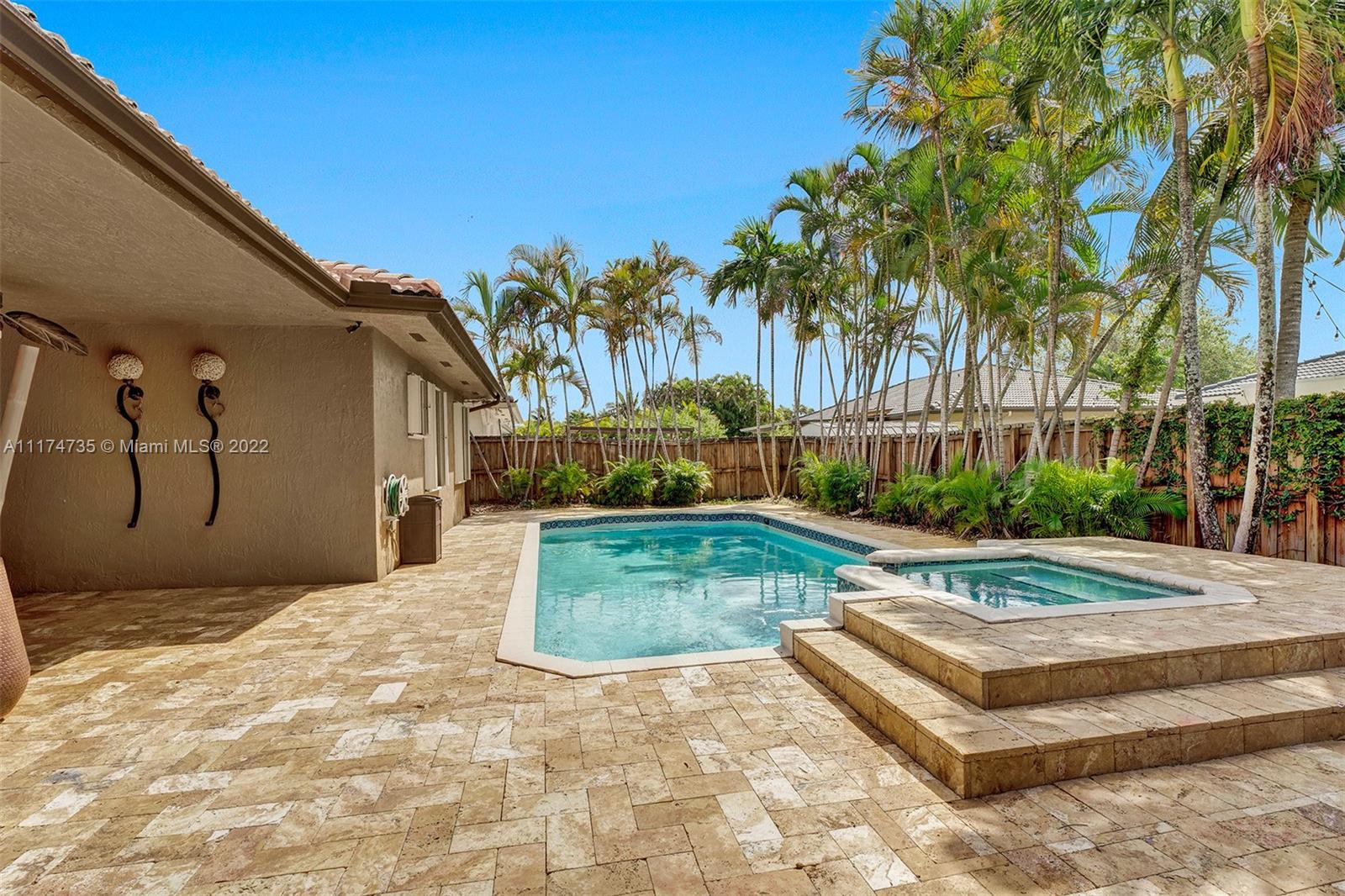 ROYAL LANDINGS - Residential