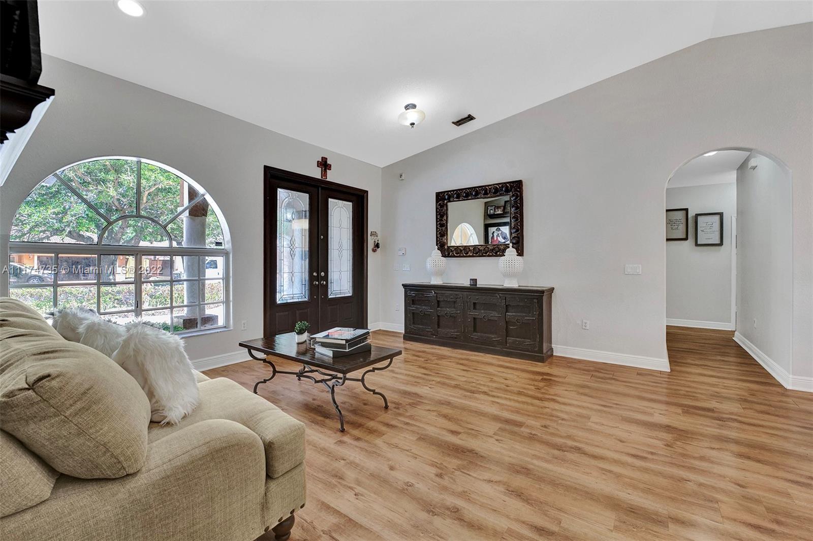 ROYAL LANDINGS - Residential