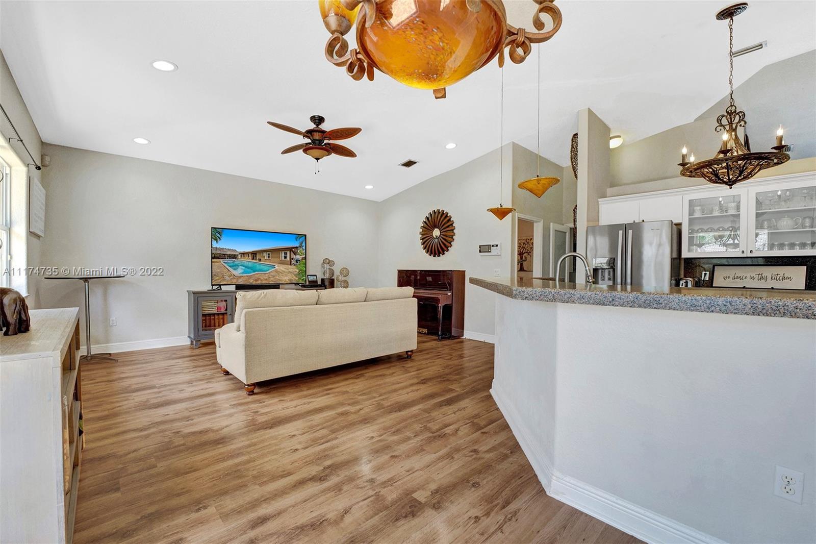 ROYAL LANDINGS - Residential