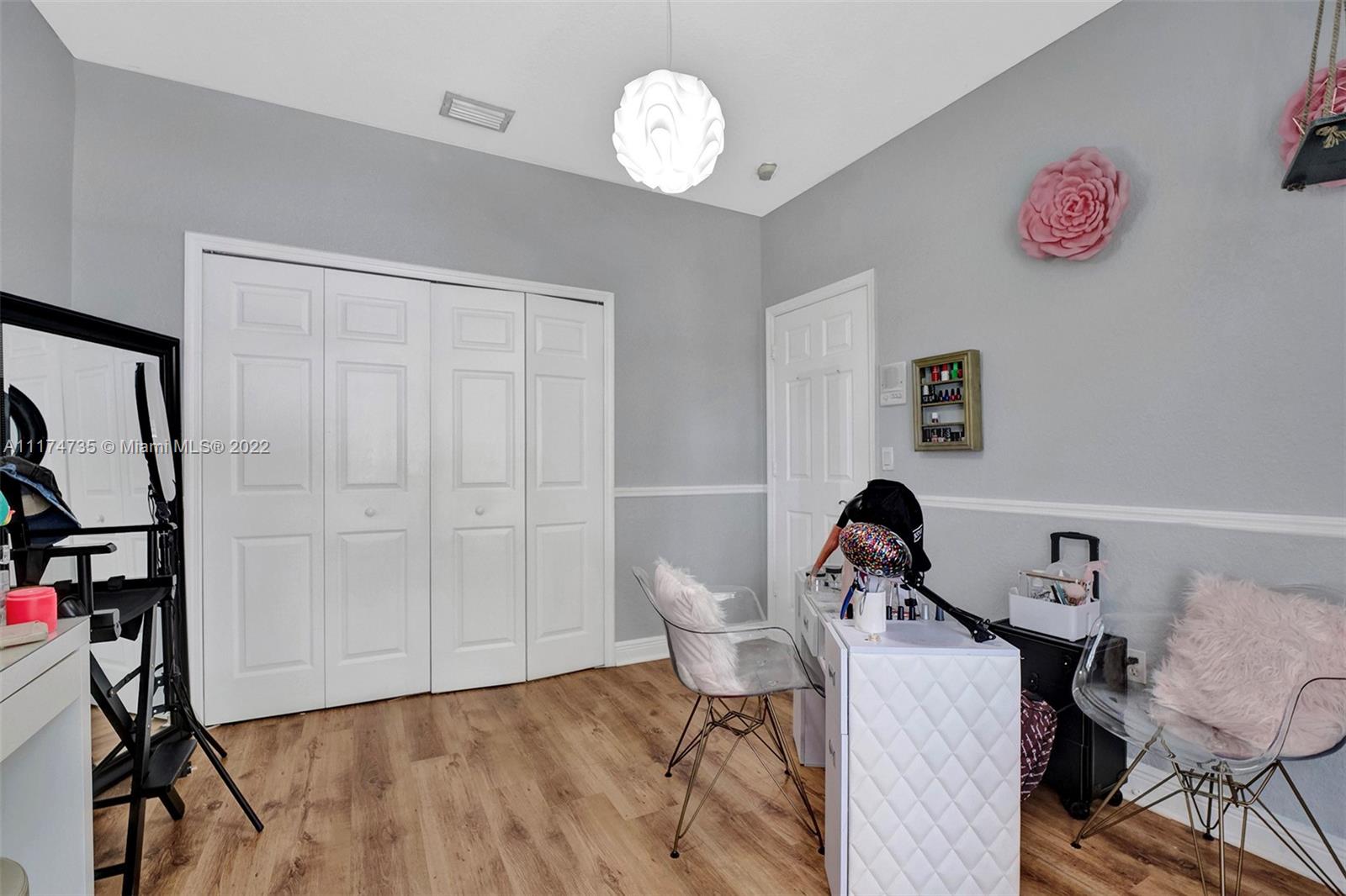 ROYAL LANDINGS - Residential