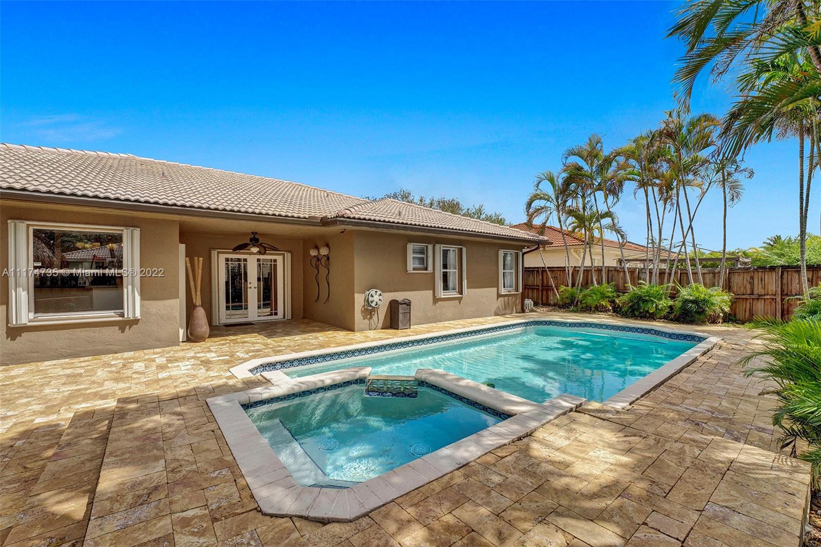 ROYAL LANDINGS - Residential