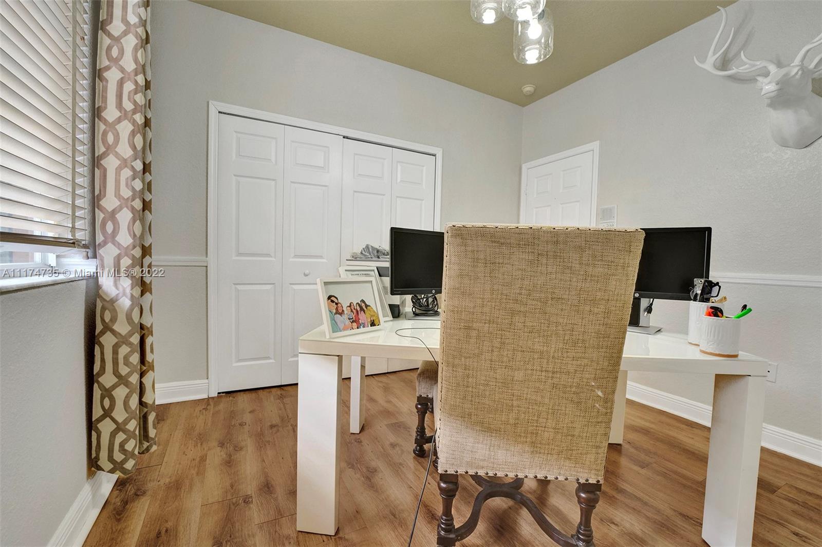 ROYAL LANDINGS - Residential