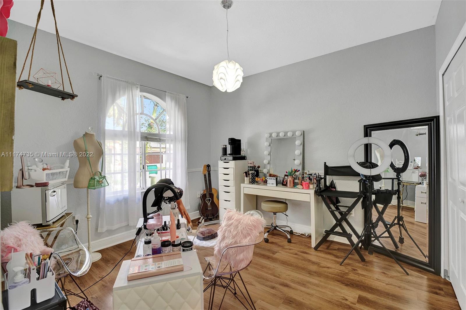 ROYAL LANDINGS - Residential