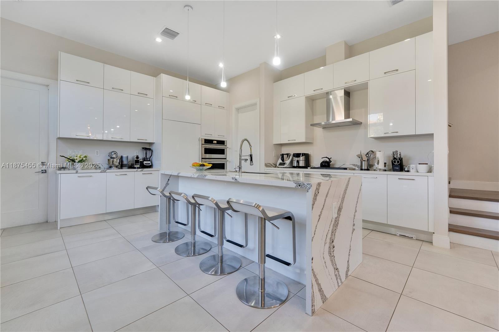 DOWNTOWN DORAL SOUTH PHAS - Residential