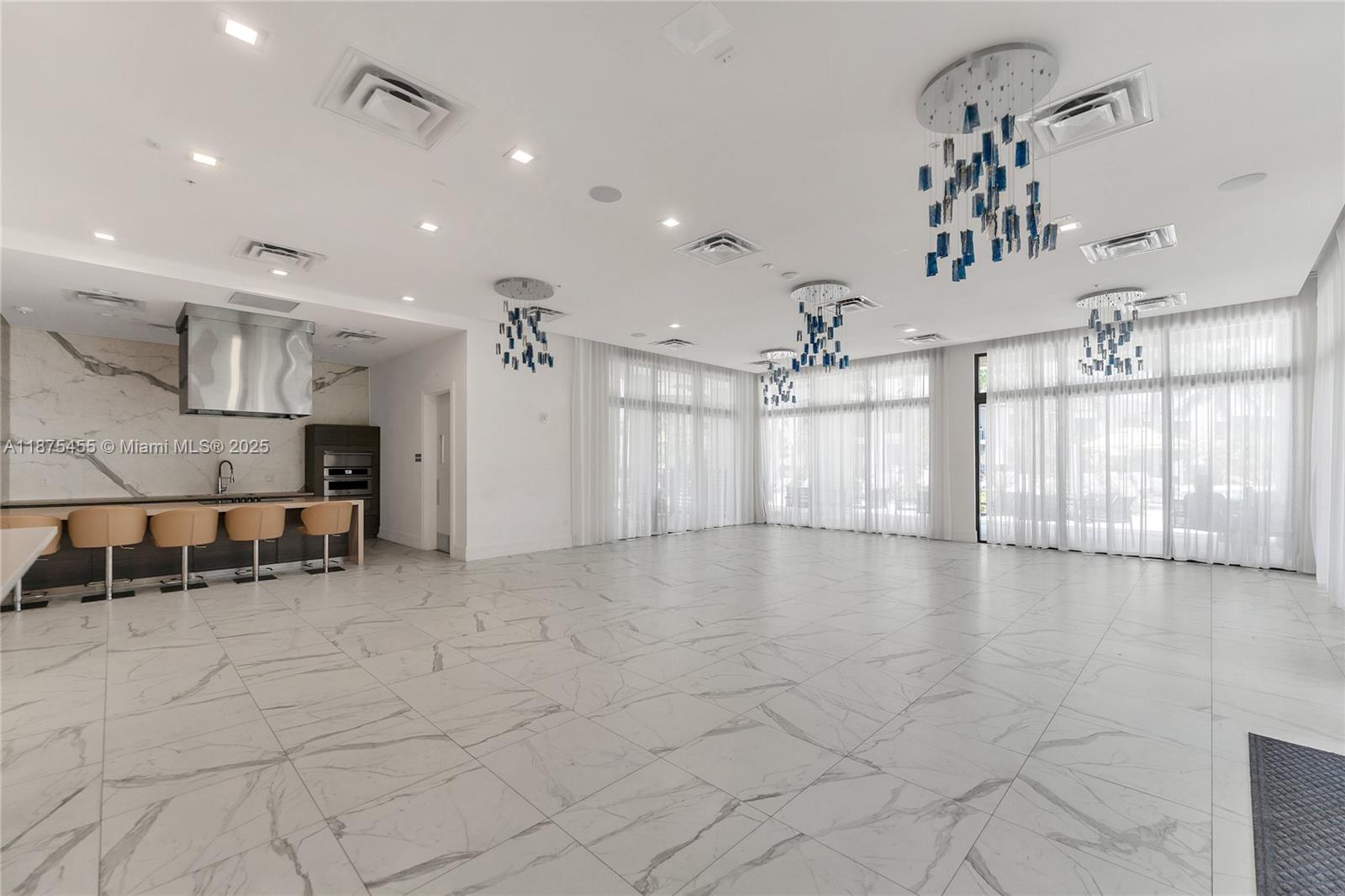 DOWNTOWN DORAL SOUTH PHAS - Residential