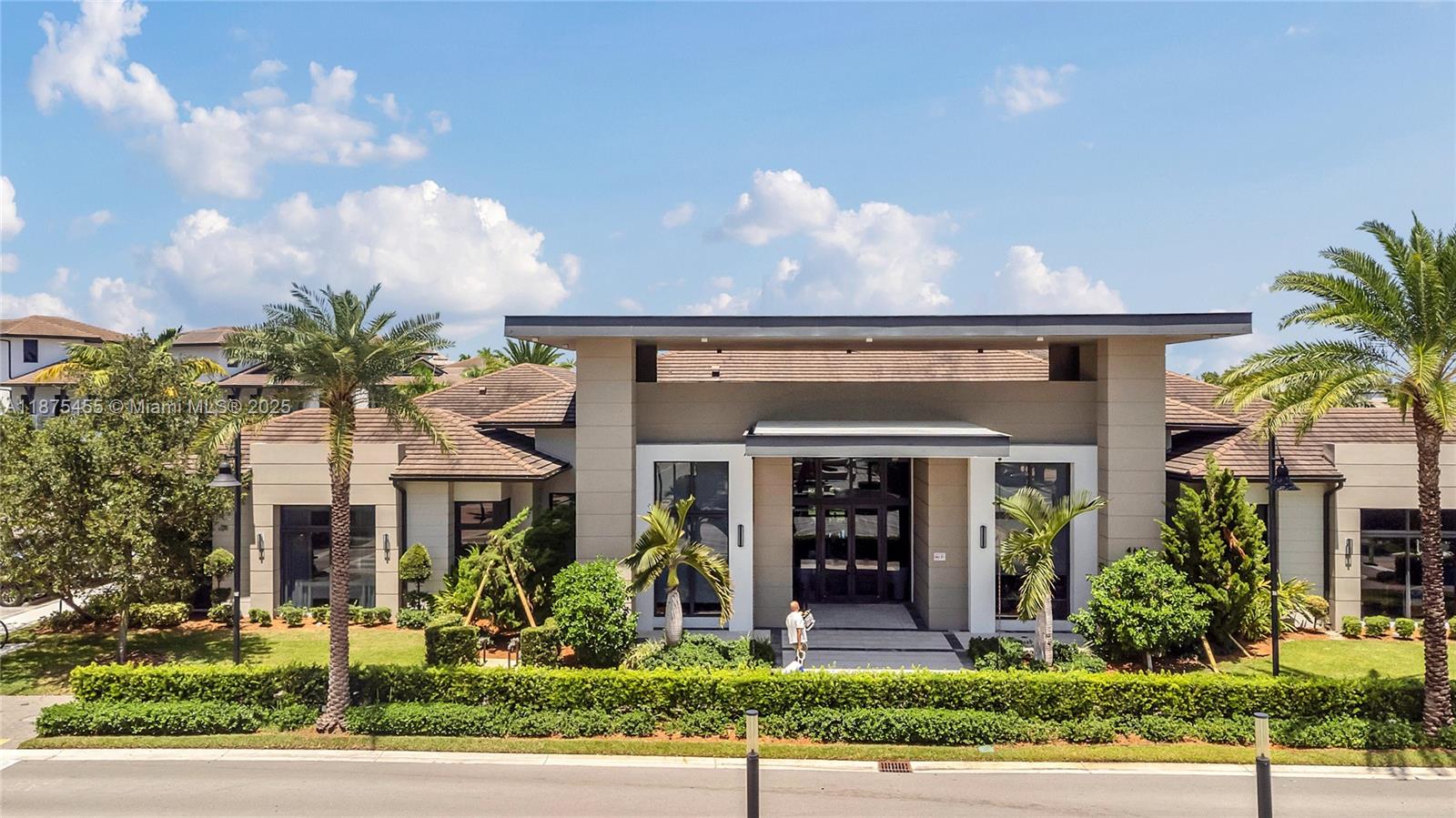 DOWNTOWN DORAL SOUTH PHAS - Residential