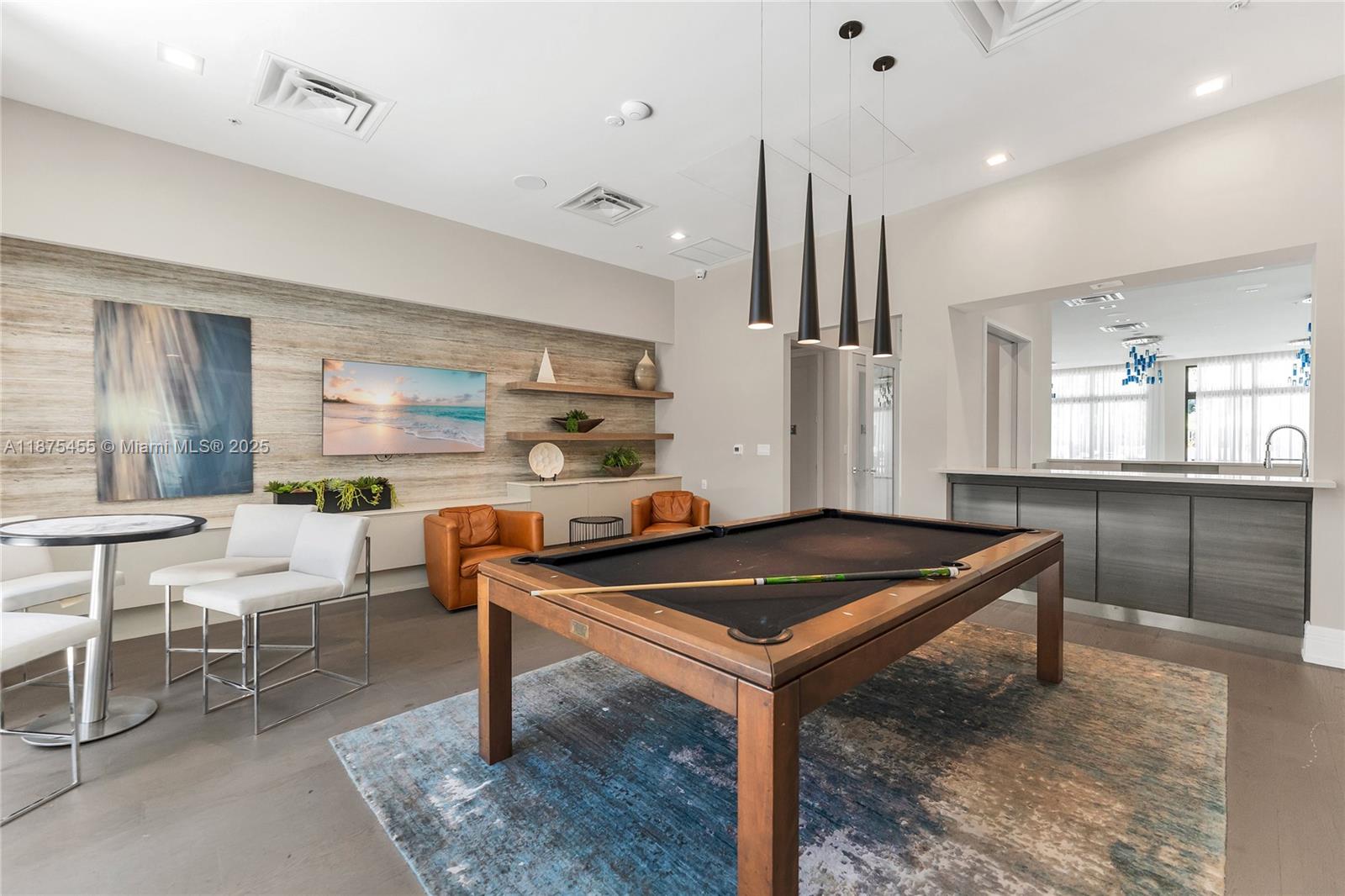 DOWNTOWN DORAL SOUTH PHAS - Residential