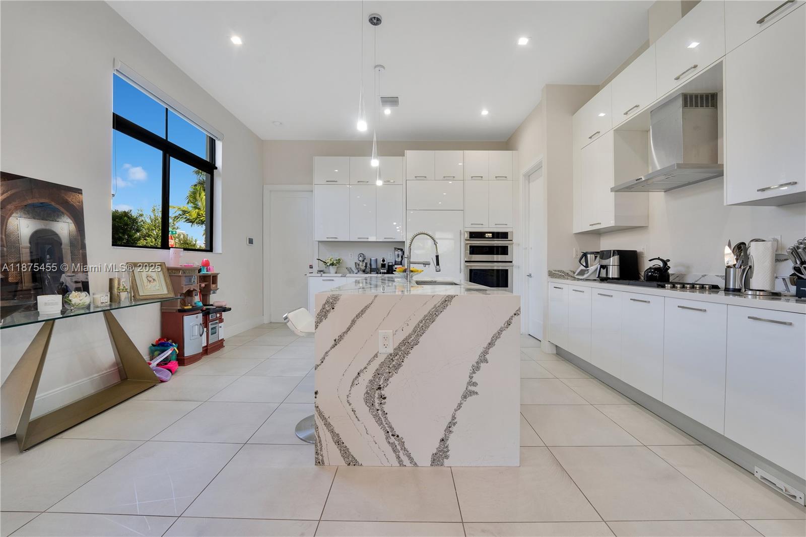 DOWNTOWN DORAL SOUTH PHAS - Residential