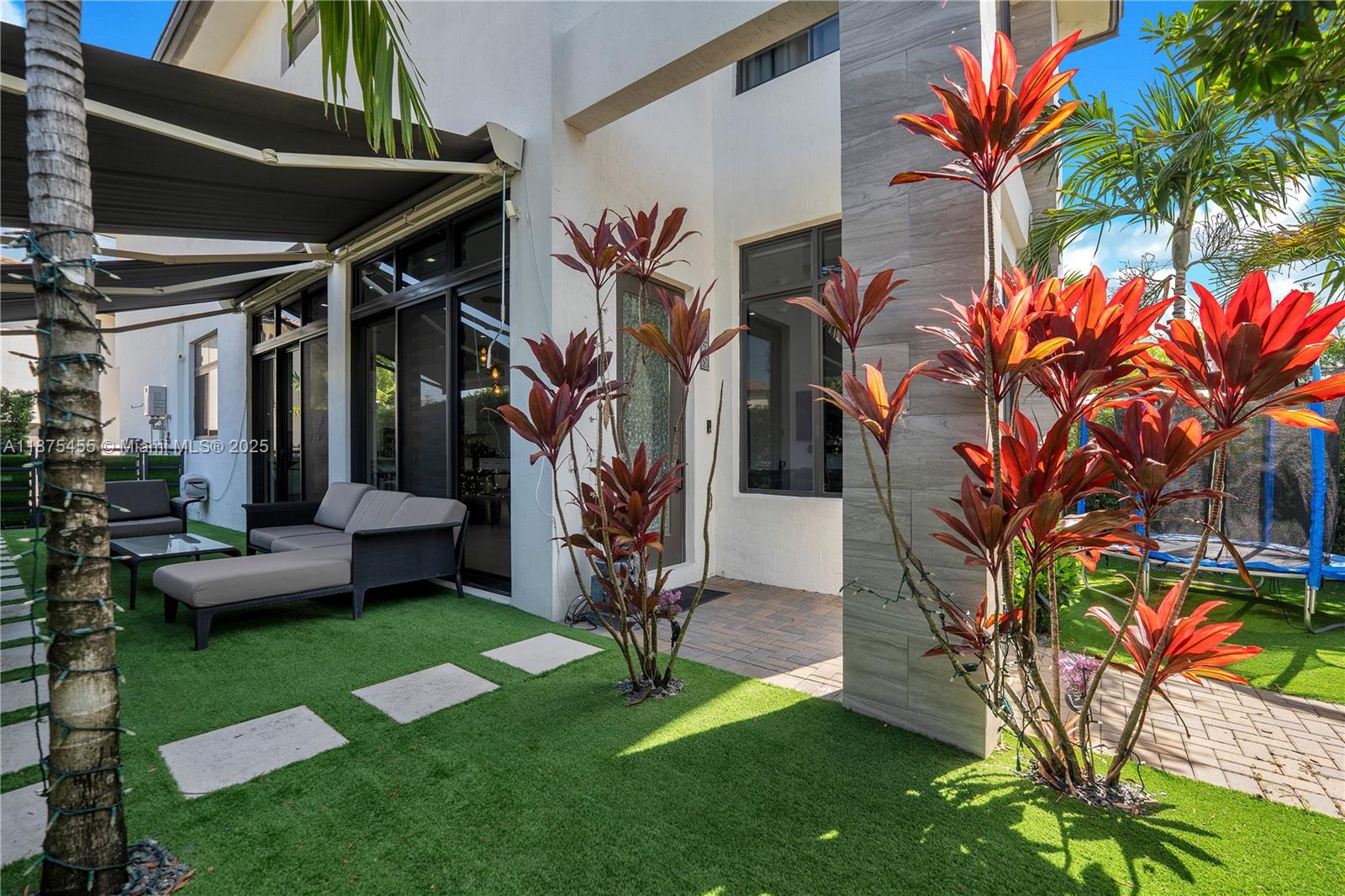 DOWNTOWN DORAL SOUTH PHAS - Residential