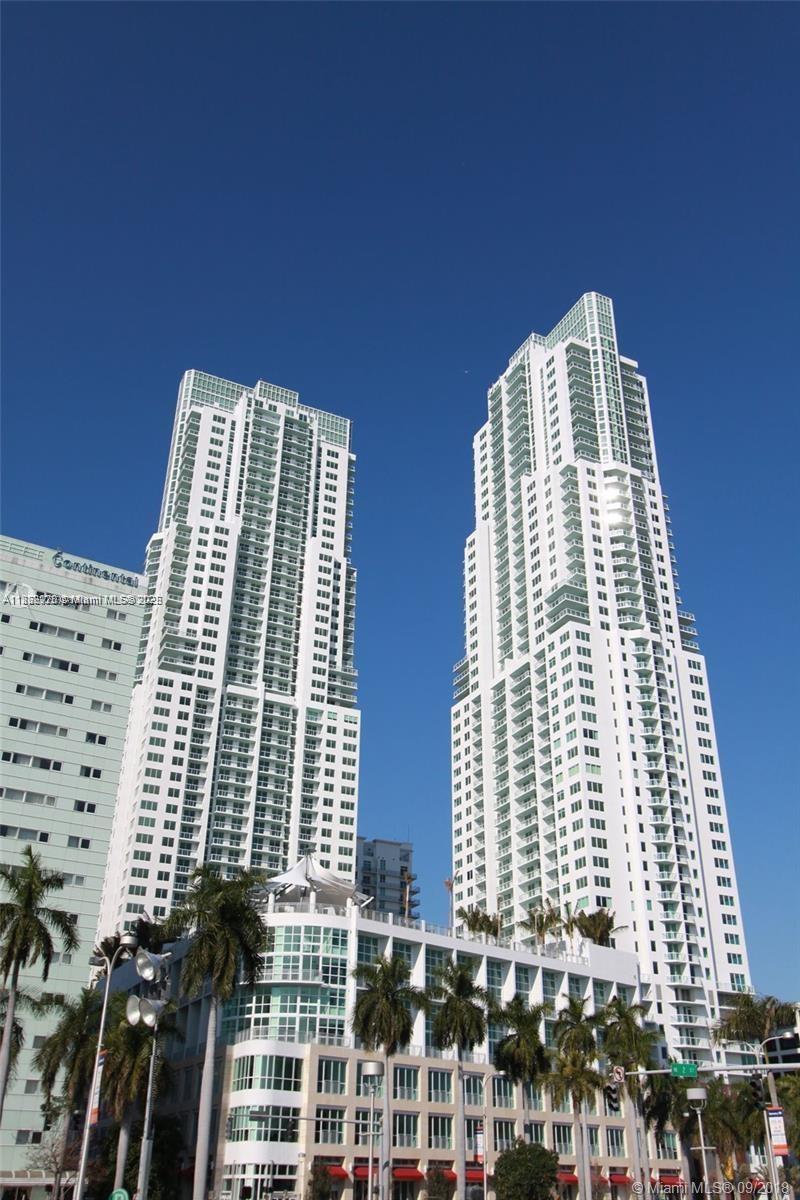 Downtown Miami!, Vizcayne Condominium, across form Bayside. Easy access to the Metrorail, Bayside, Museums, restaurants, and more. This stylish apartment features and open kitchen granite countertops covered assigned parking, W/D in unit. Includes an array of upscale amenities, including multiple pools, a state-of-the-art gym, billiards room, theater, party room, meeting room, and 24-hour security.