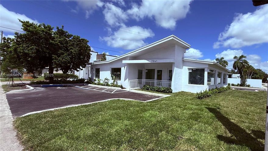 Unique Opportunity in the Heart of Hollywood! This fully renovated commercial property features a brand-new roof, 3 private offices, each with its own bathroom—perfect for multiple business uses. Located on a high-traffic main road, it offers outstanding visibility and easy access. Whether you’re looking to move in or rent it out immediately, everything is ready. Don’t miss out on this amazing investment opportunity in a booming area. Schedule your showing today!