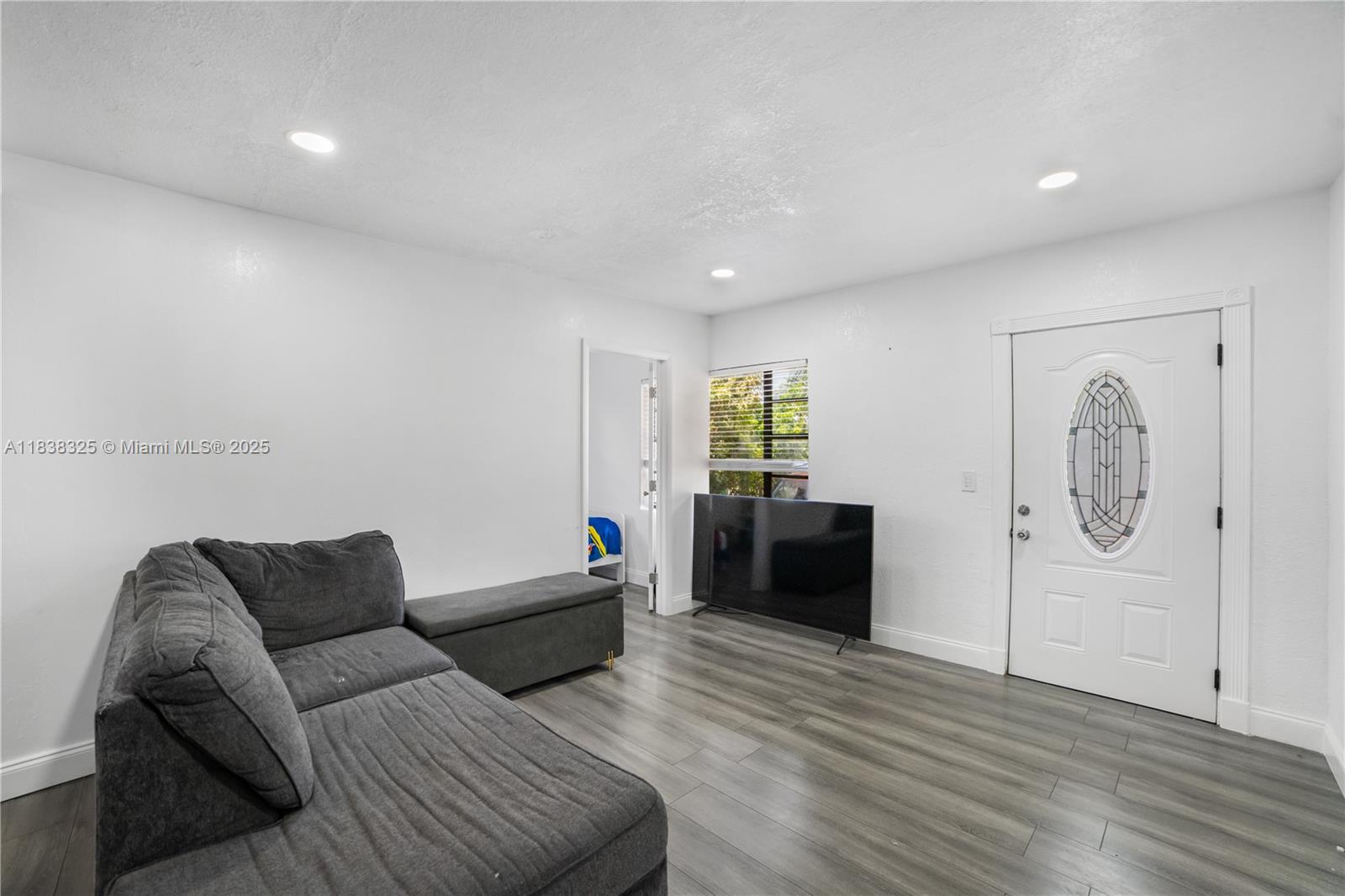 662 Tamiami Blvd, Miami, FL, 33144/$630,000 2 662 Tamiami Blvd