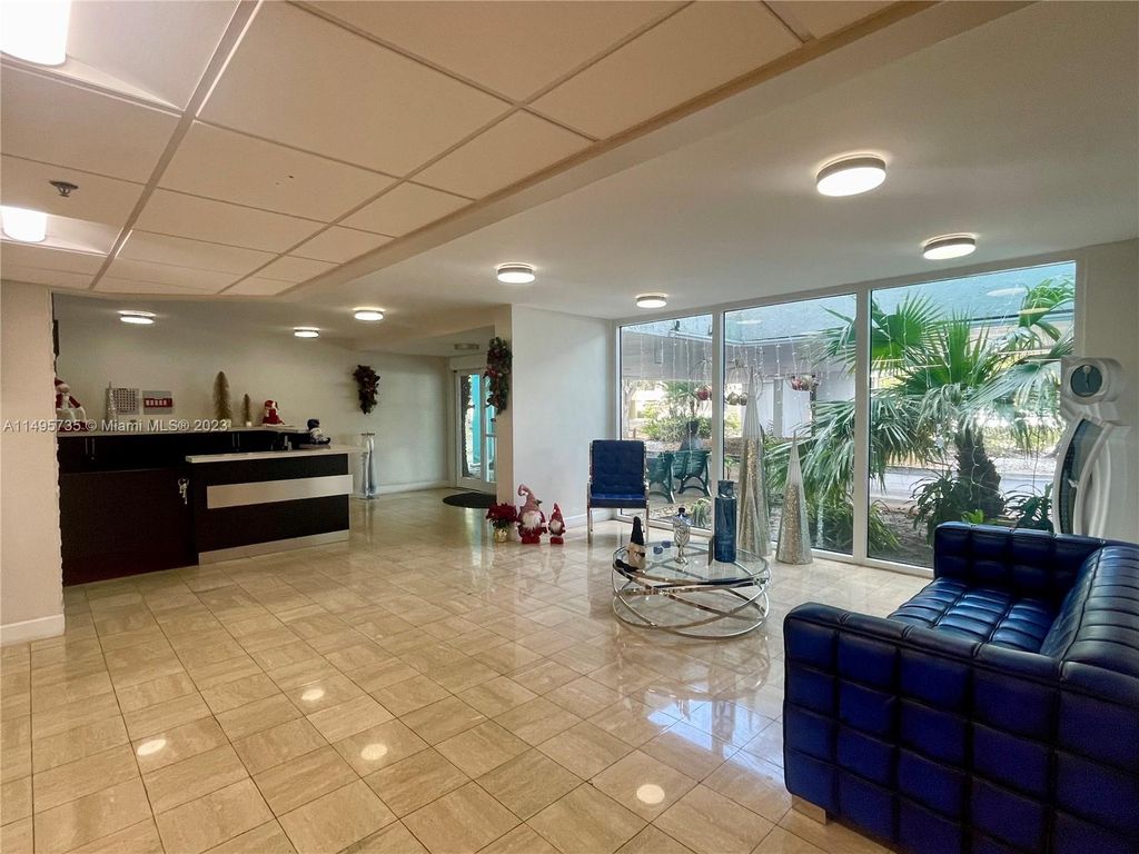 Photo of 919 Hillcrest Dr #404, Hollywood, FL 33021 (MLS # A11495735)