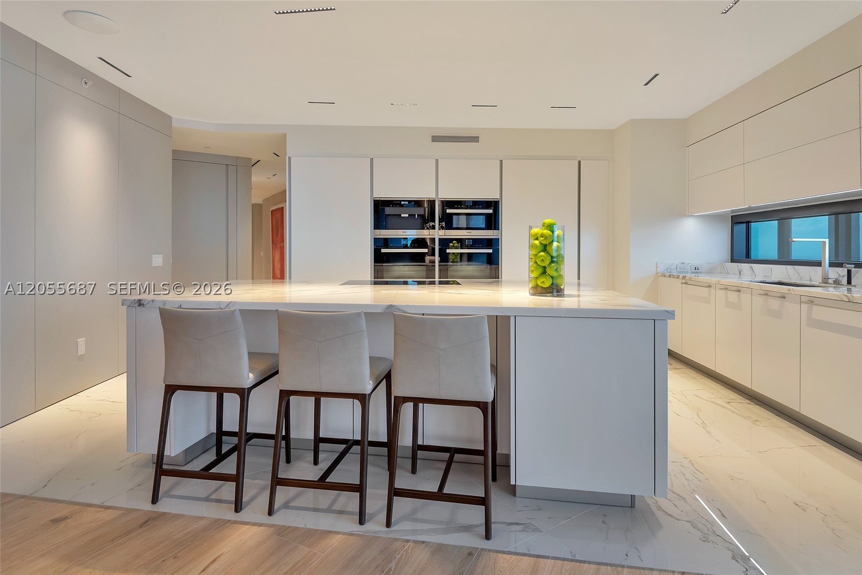 18555 Collins Ave 4705