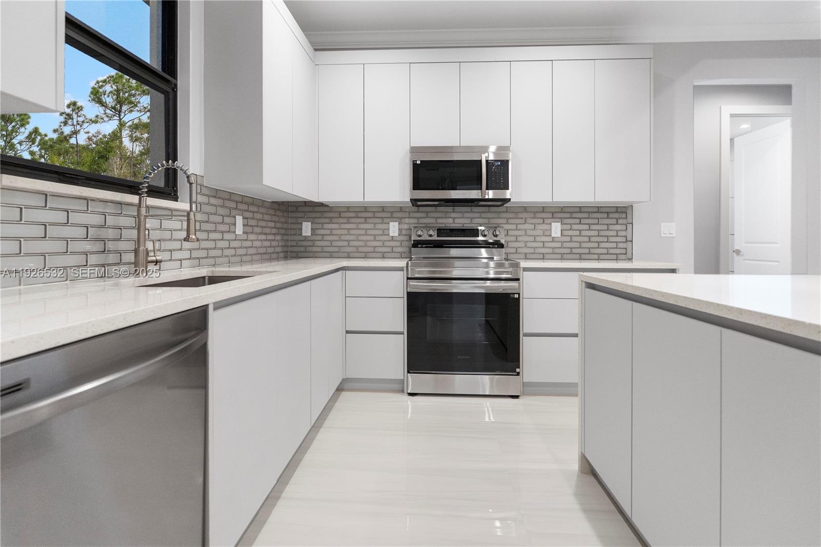 GOLDEN GATE ESTATES - Residential