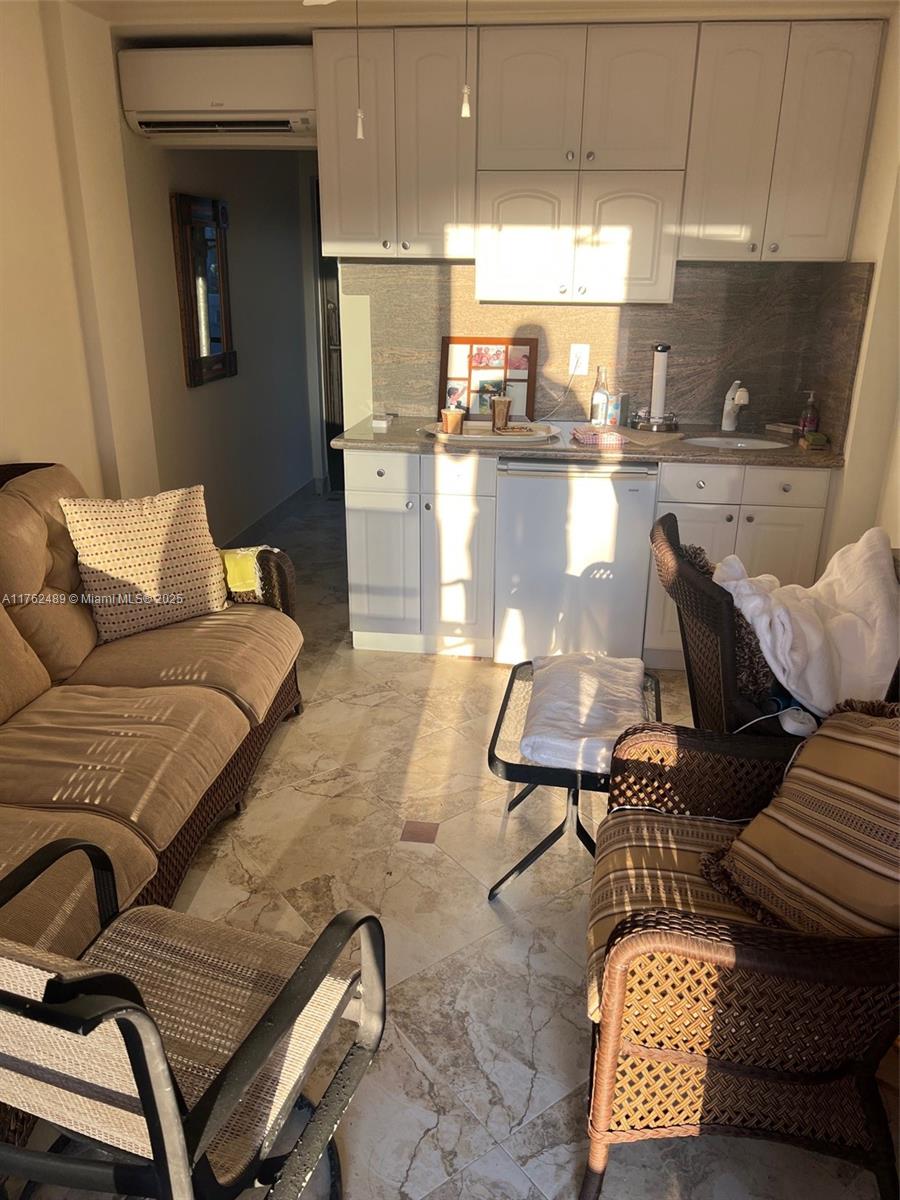 BALMORAL CONDO - Residential