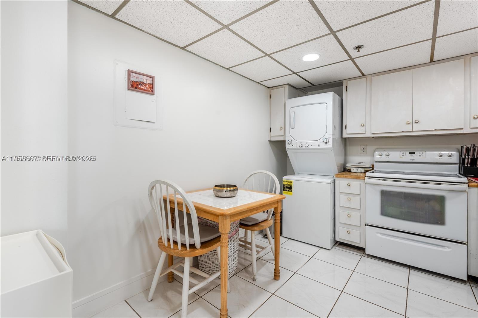 WINSTON TOWERS 600 CONDO - Residential