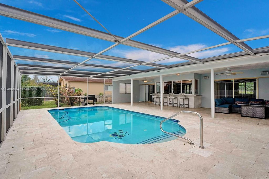 Photo of 5100 Arthur St, Hollywood, FL 33021 (MLS # A11406934)