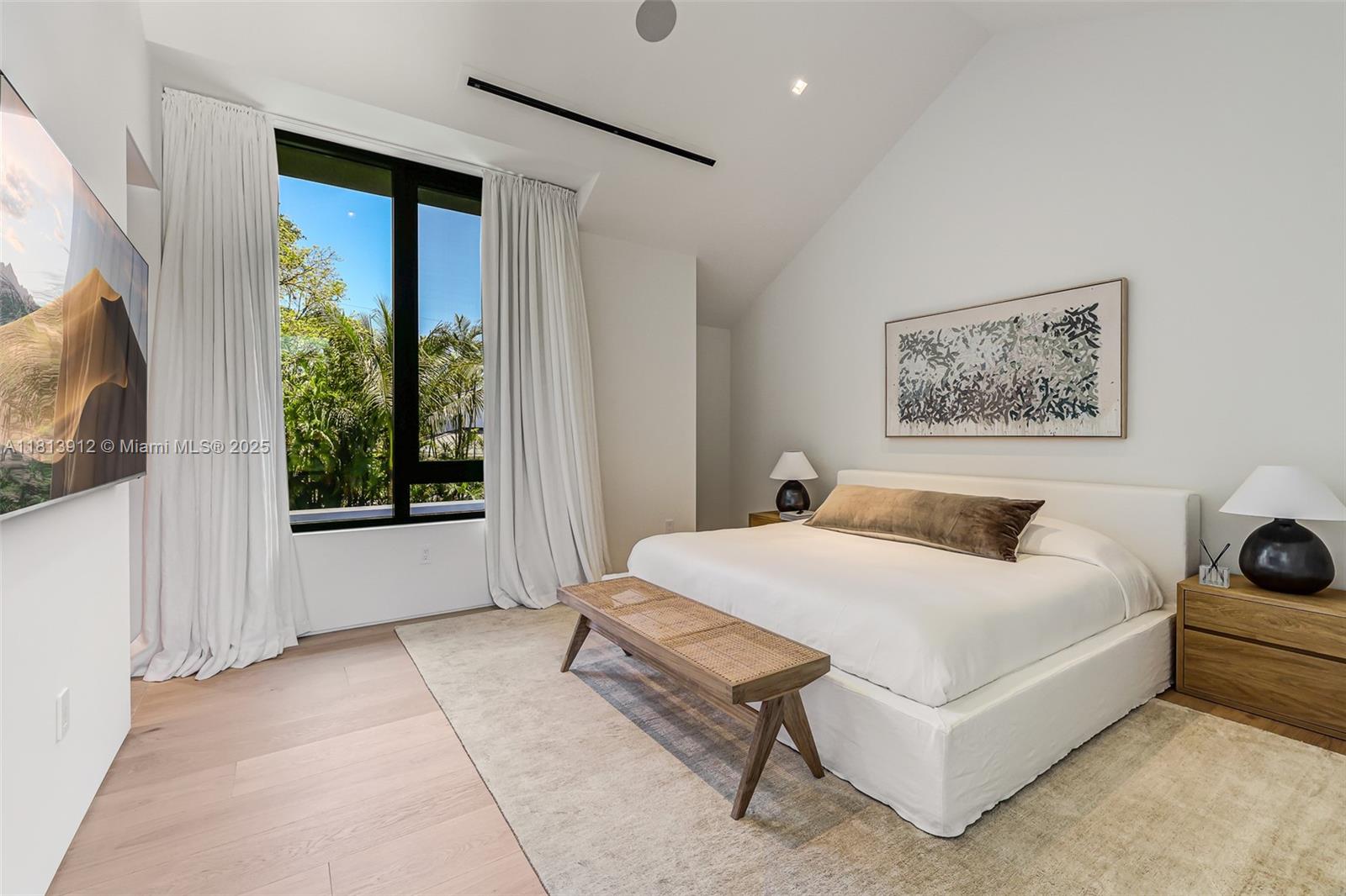 COLLINS MANOR - Residential