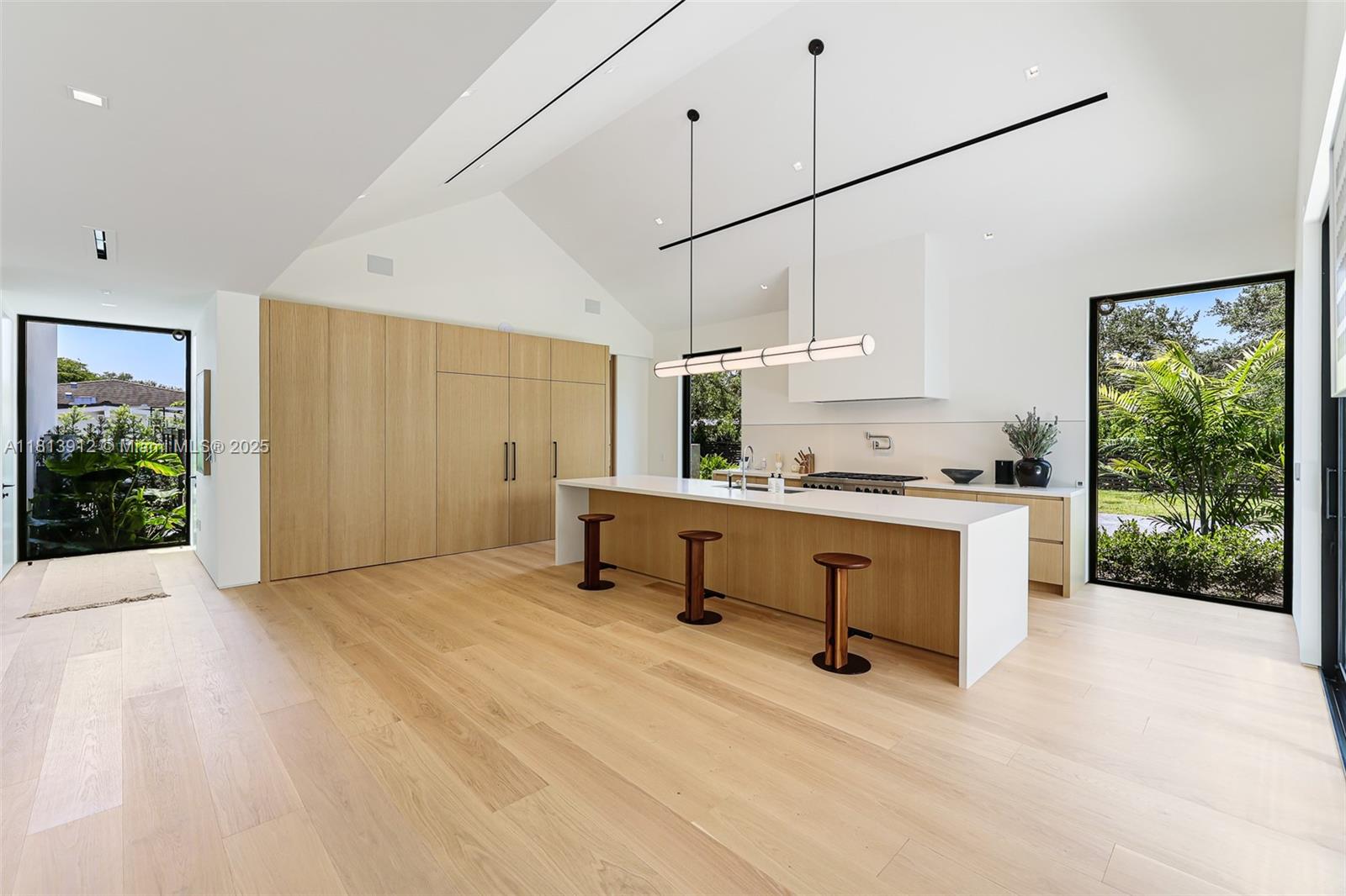COLLINS MANOR - Residential