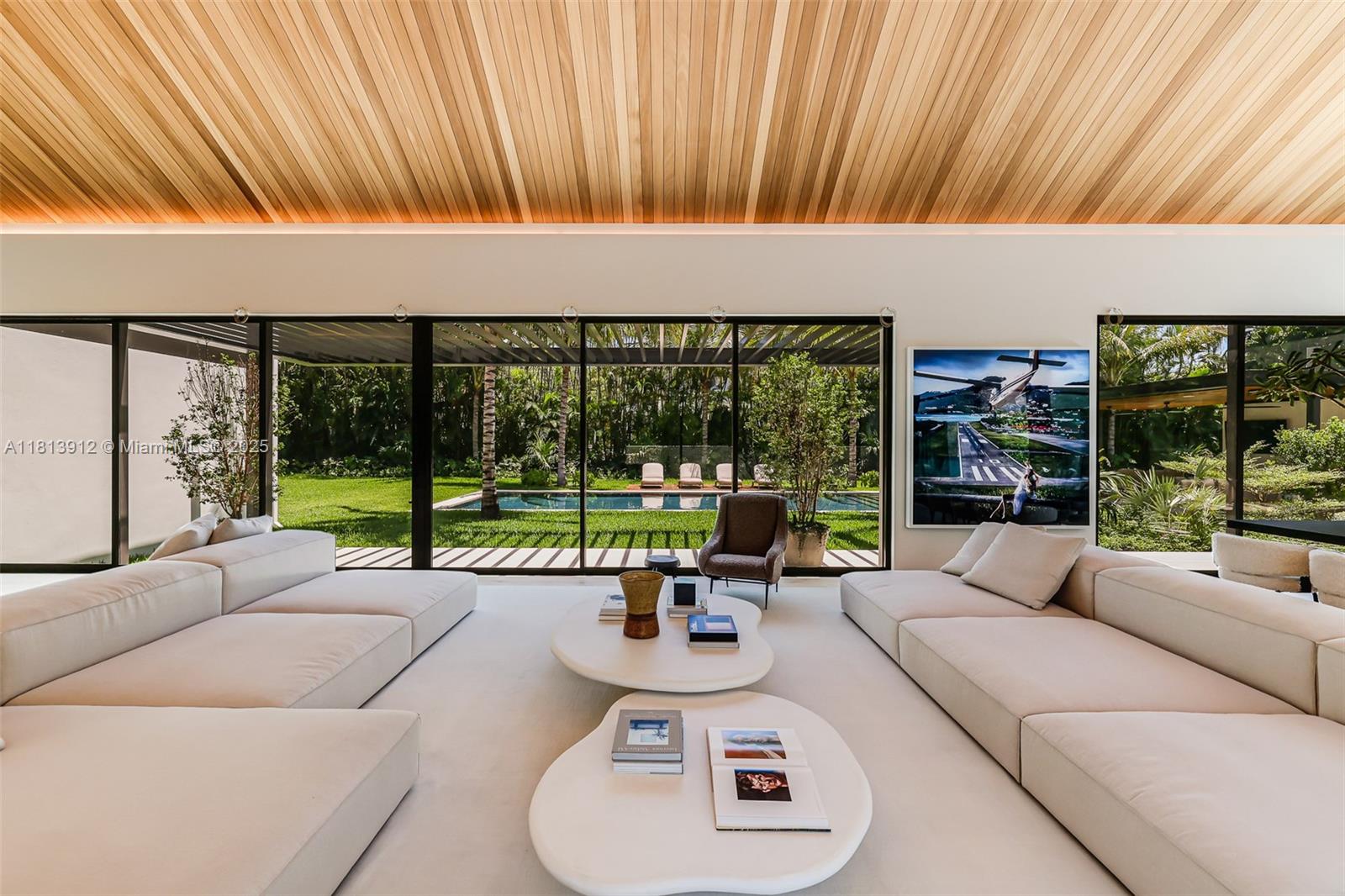 COLLINS MANOR - Residential