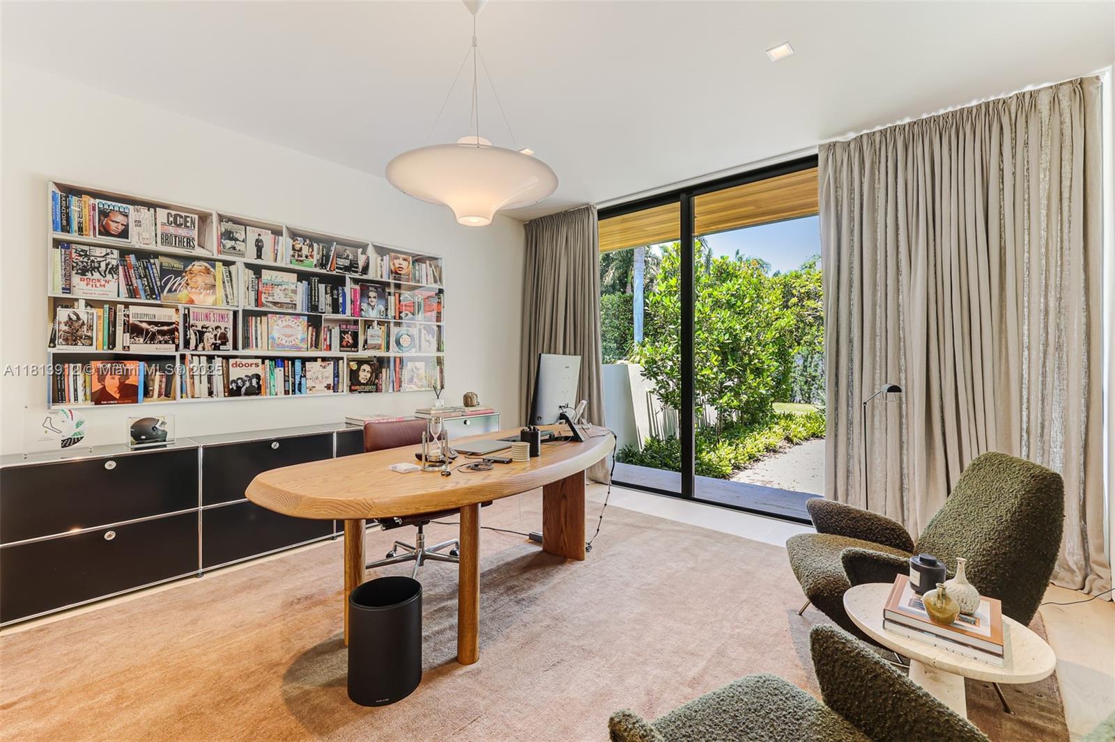 COLLINS MANOR - Residential