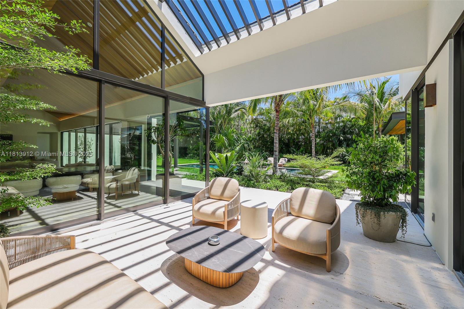 COLLINS MANOR - Residential