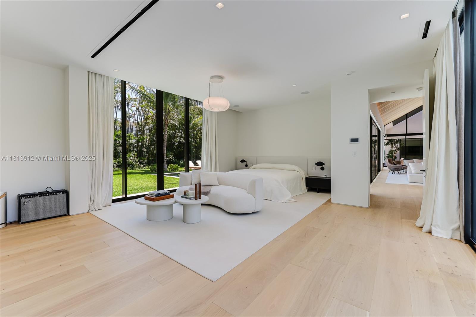 COLLINS MANOR - Residential