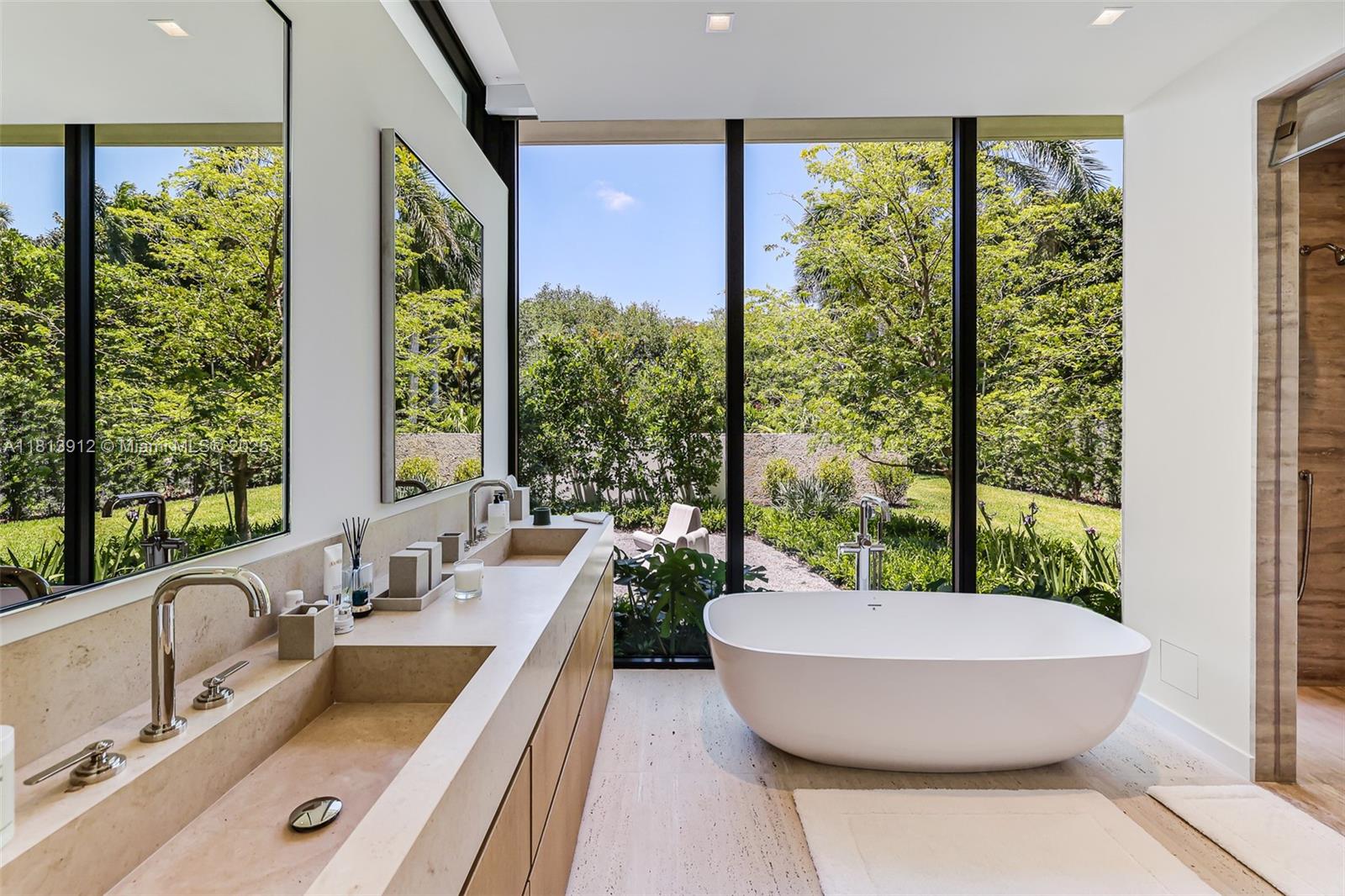 COLLINS MANOR - Residential