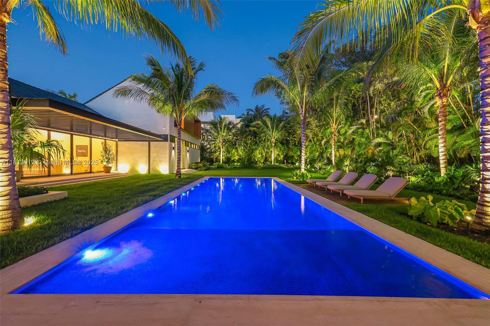 COLLINS MANOR - Residential