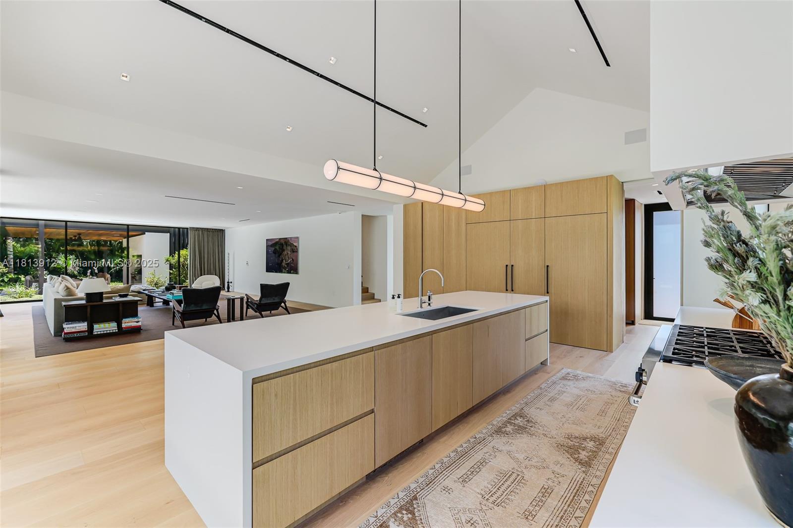 COLLINS MANOR - Residential