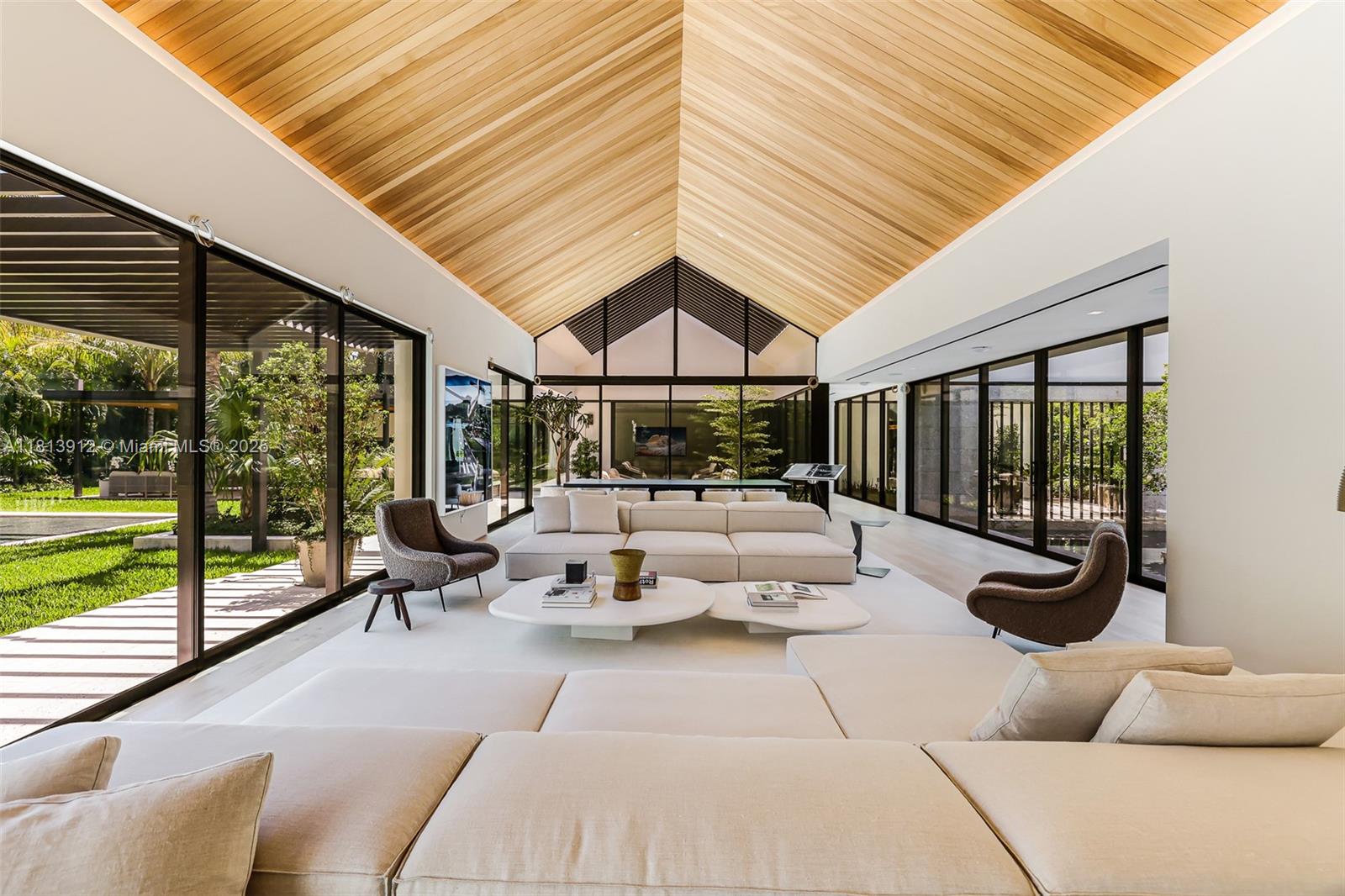 COLLINS MANOR - Residential