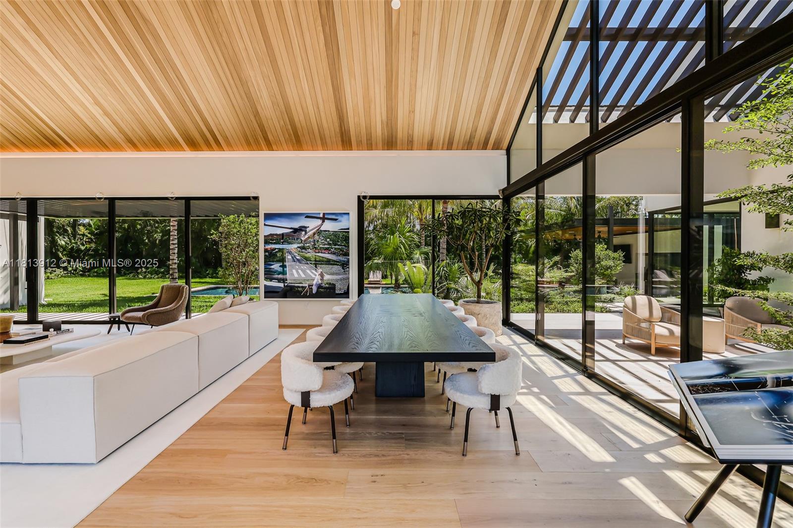 COLLINS MANOR - Residential