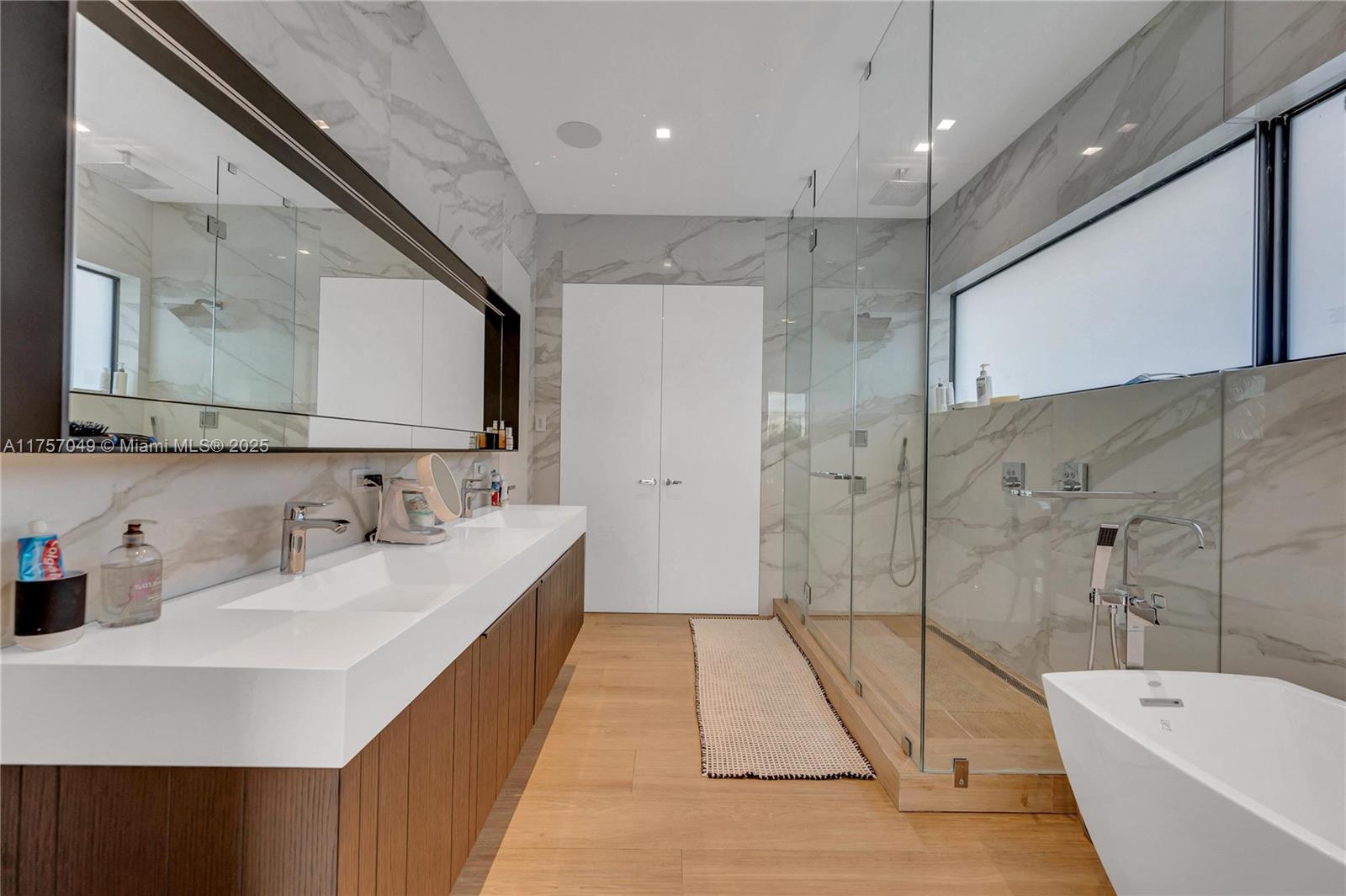 BISCAYNE POINT - Residential Lease