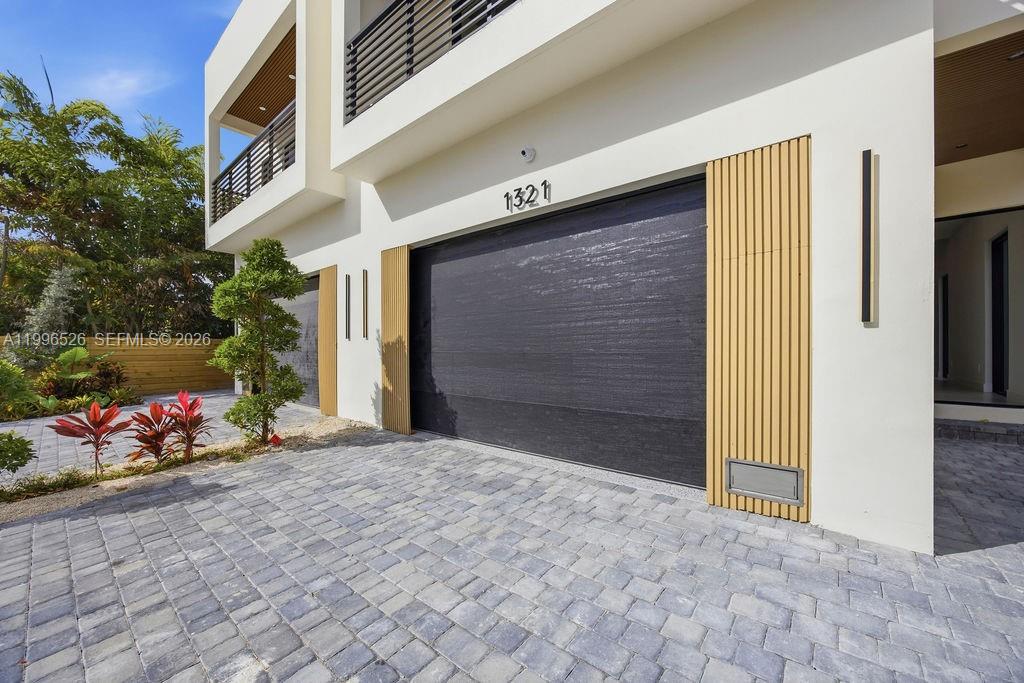 HOLIDAY HEIGHTS - Residential Lease