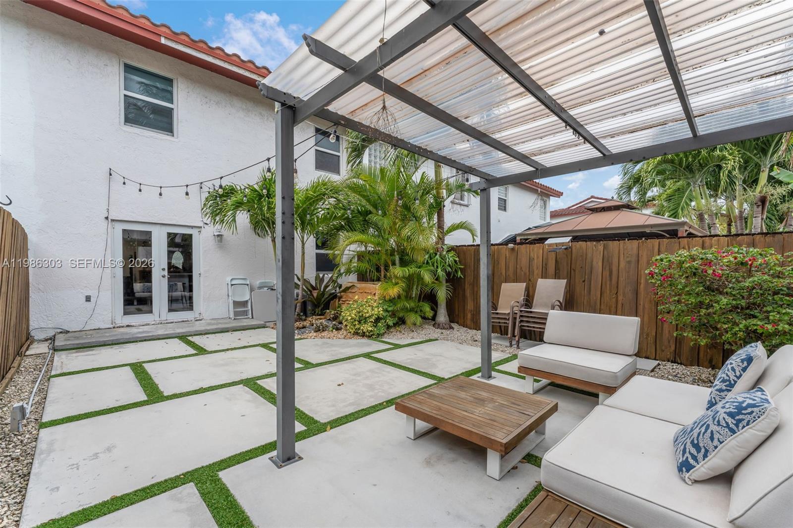 SAGA BAY TOWNHOMES - Residential Lease