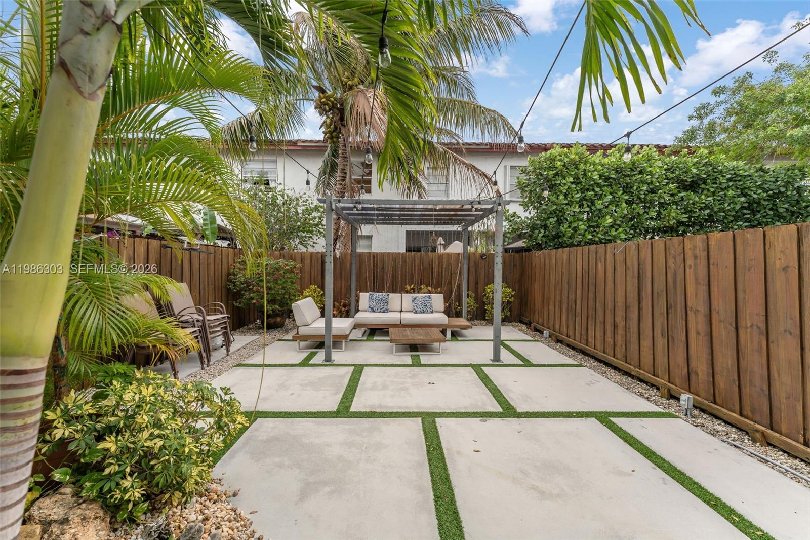 SAGA BAY TOWNHOMES - Residential Lease