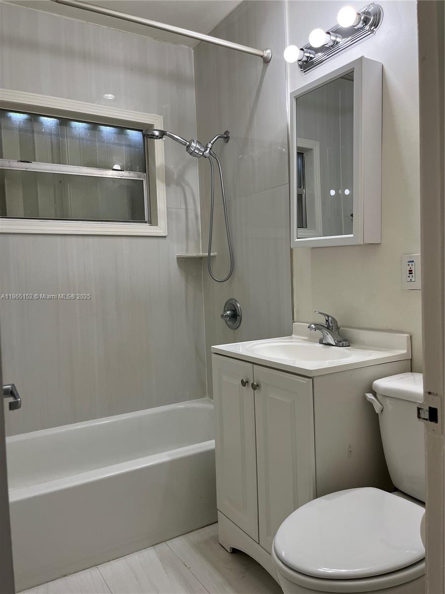 HOLLYWOOD TERRACE - Residential Lease