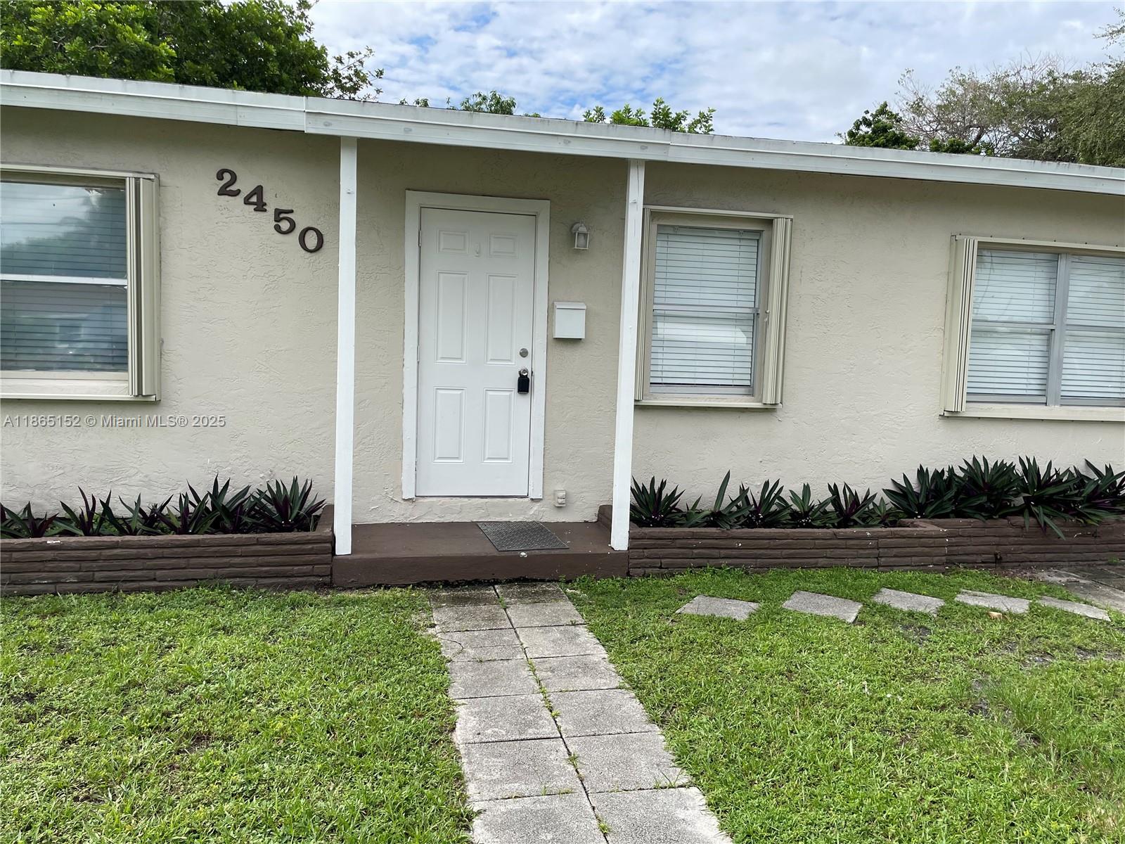 HOLLYWOOD TERRACE - Residential Lease