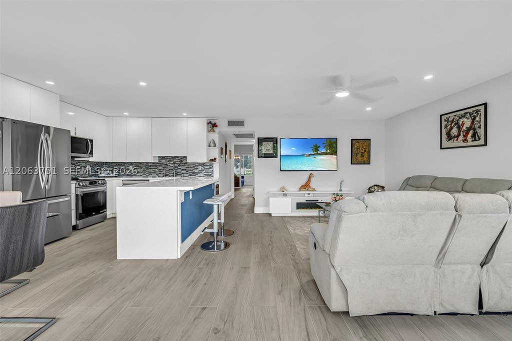 Photo of 2109 Oakridge V #2109, Deerfield Beach, FL 33442 (MLS # A12063751)