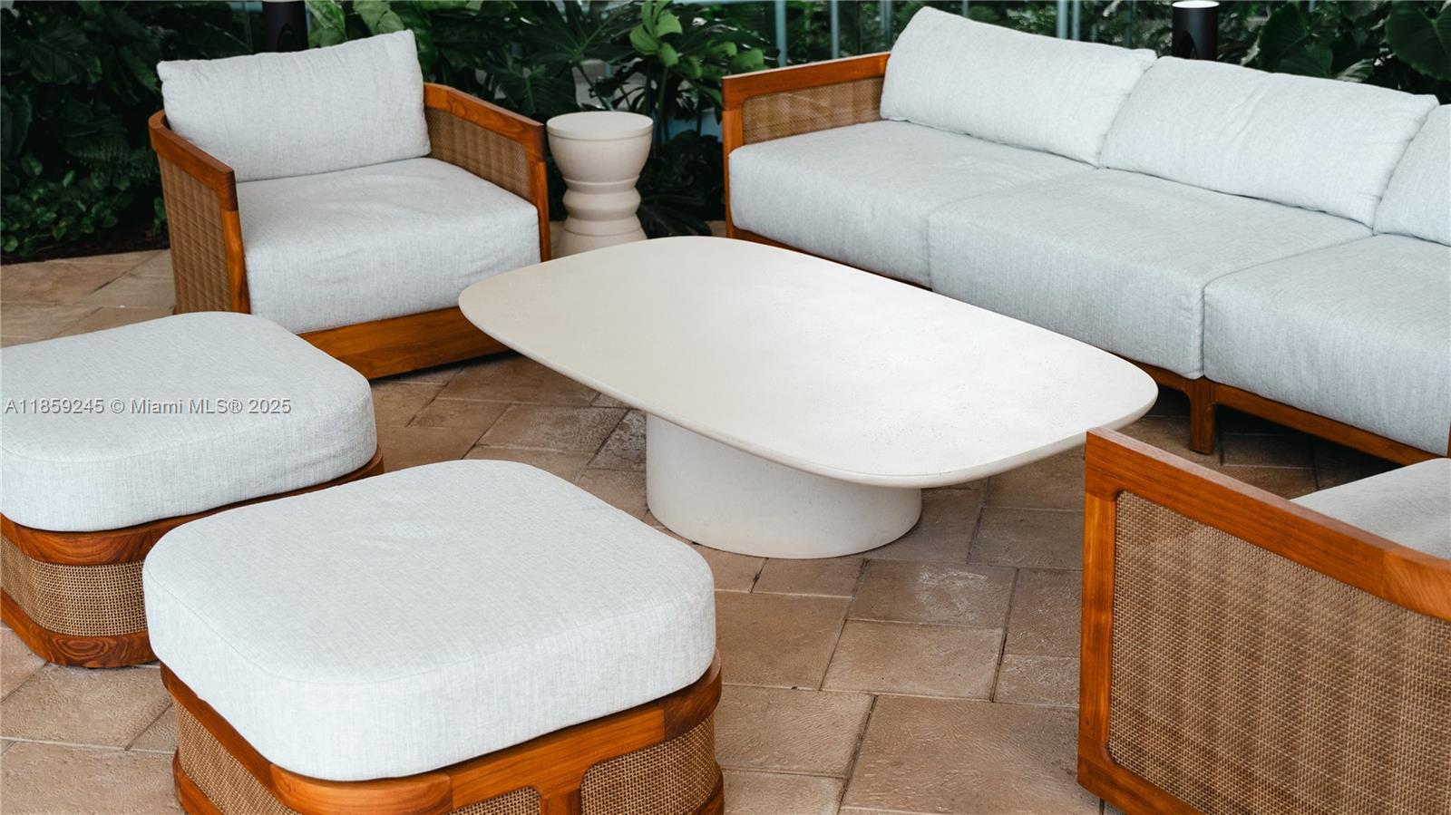 ARIA RESERVE SOUTH TOWER - Residential Lease