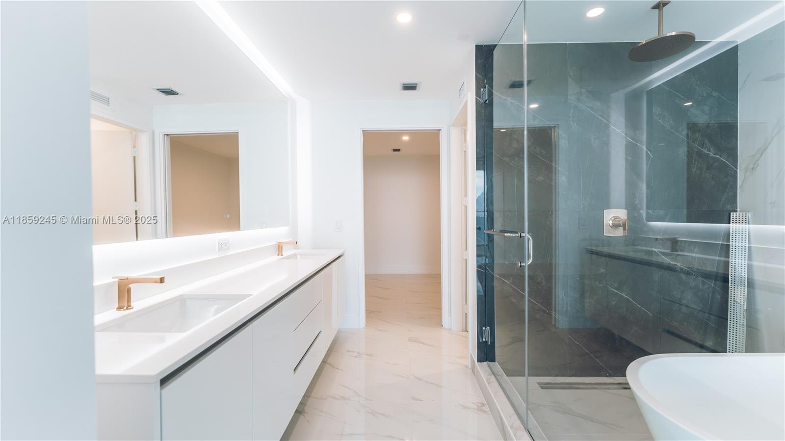 ARIA RESERVE SOUTH TOWER - Residential Lease