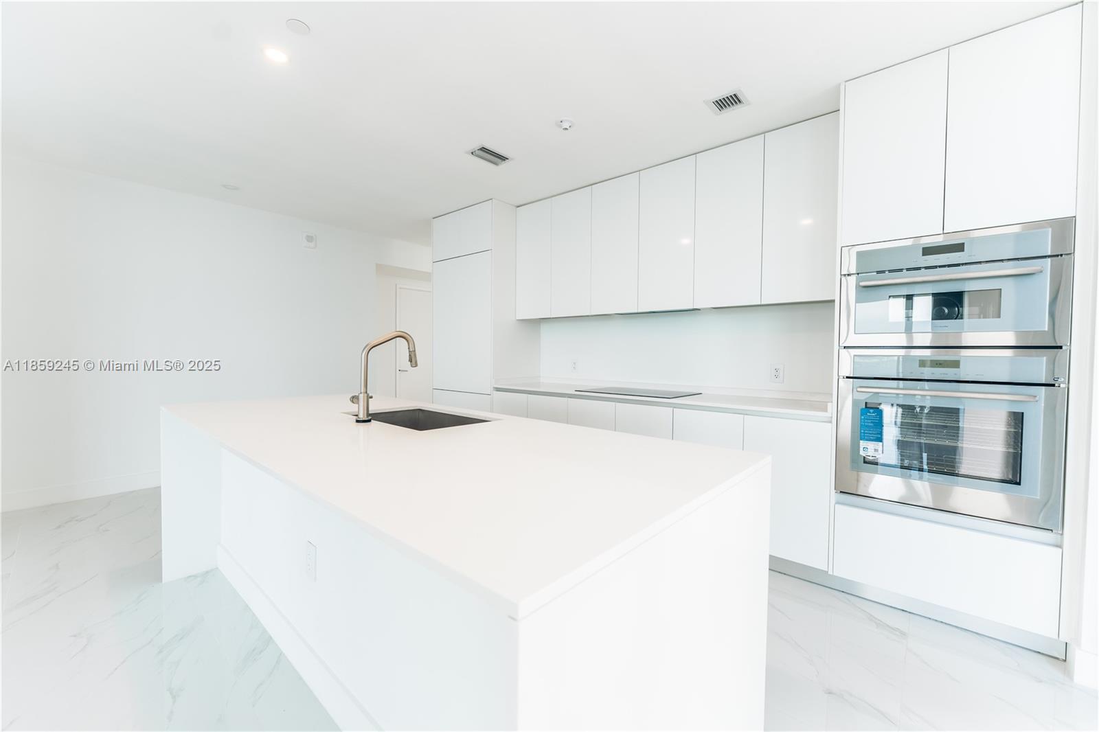 ARIA RESERVE SOUTH TOWER - Residential Lease