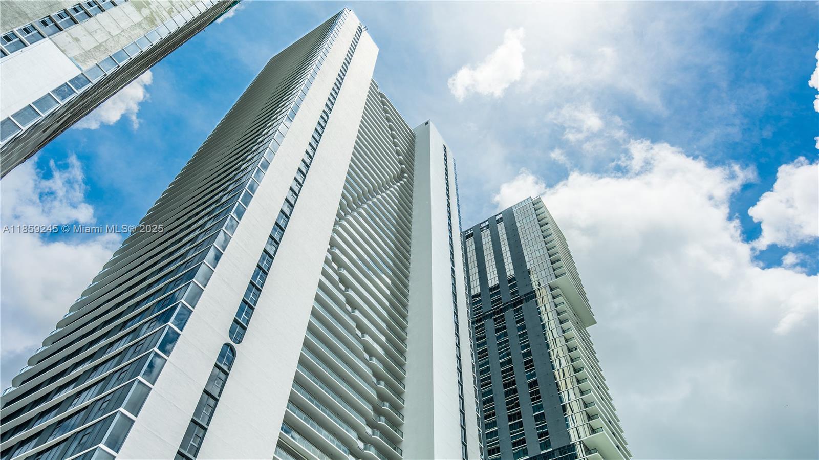 ARIA RESERVE SOUTH TOWER - Residential Lease