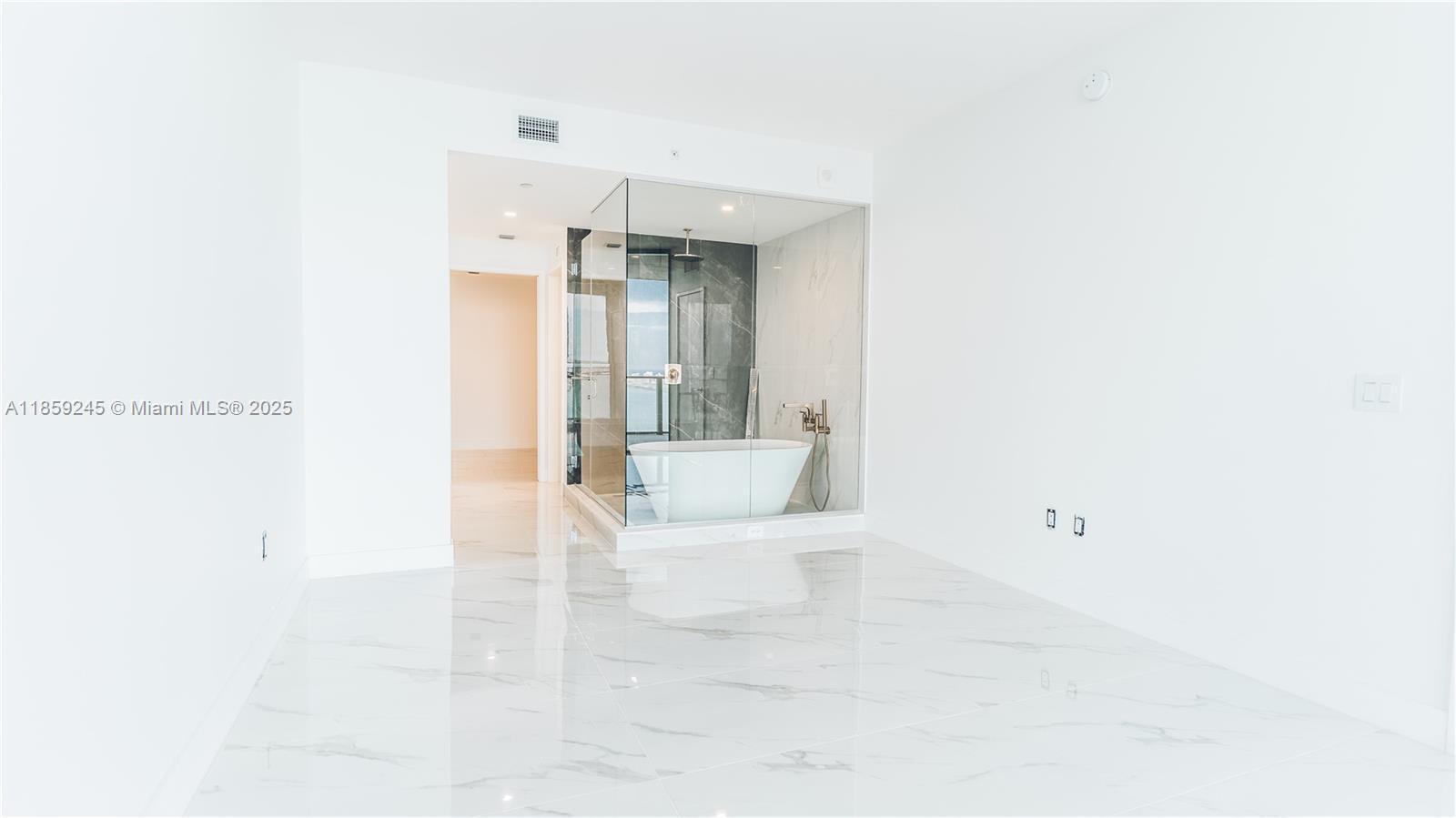 ARIA RESERVE SOUTH TOWER - Residential Lease