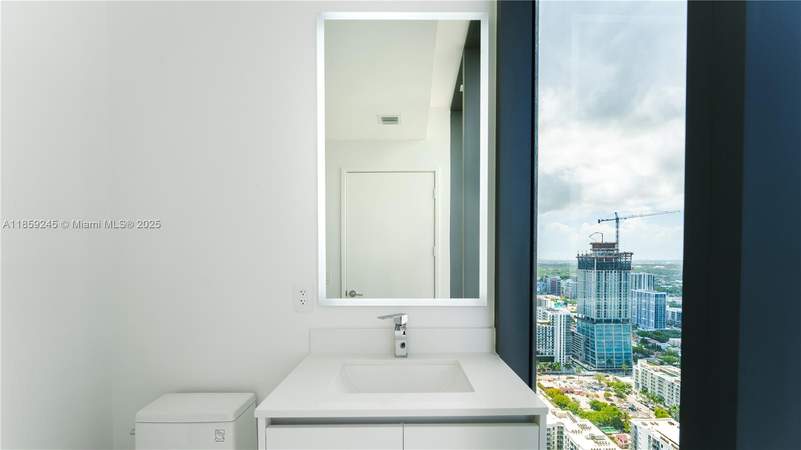 ARIA RESERVE SOUTH TOWER - Residential Lease