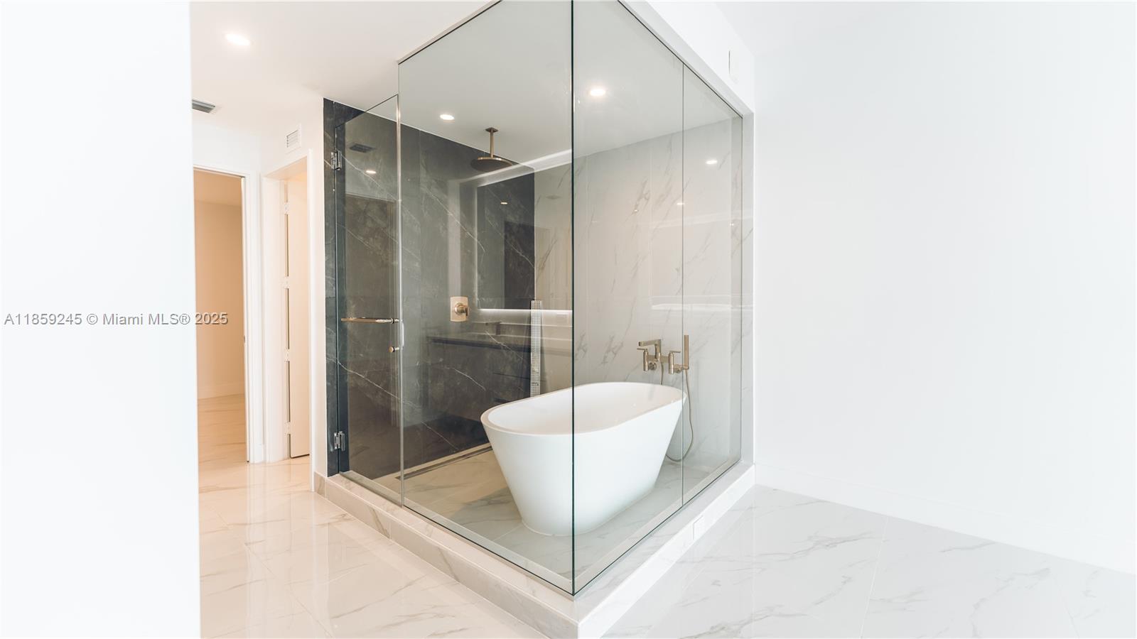 ARIA RESERVE SOUTH TOWER - Residential Lease