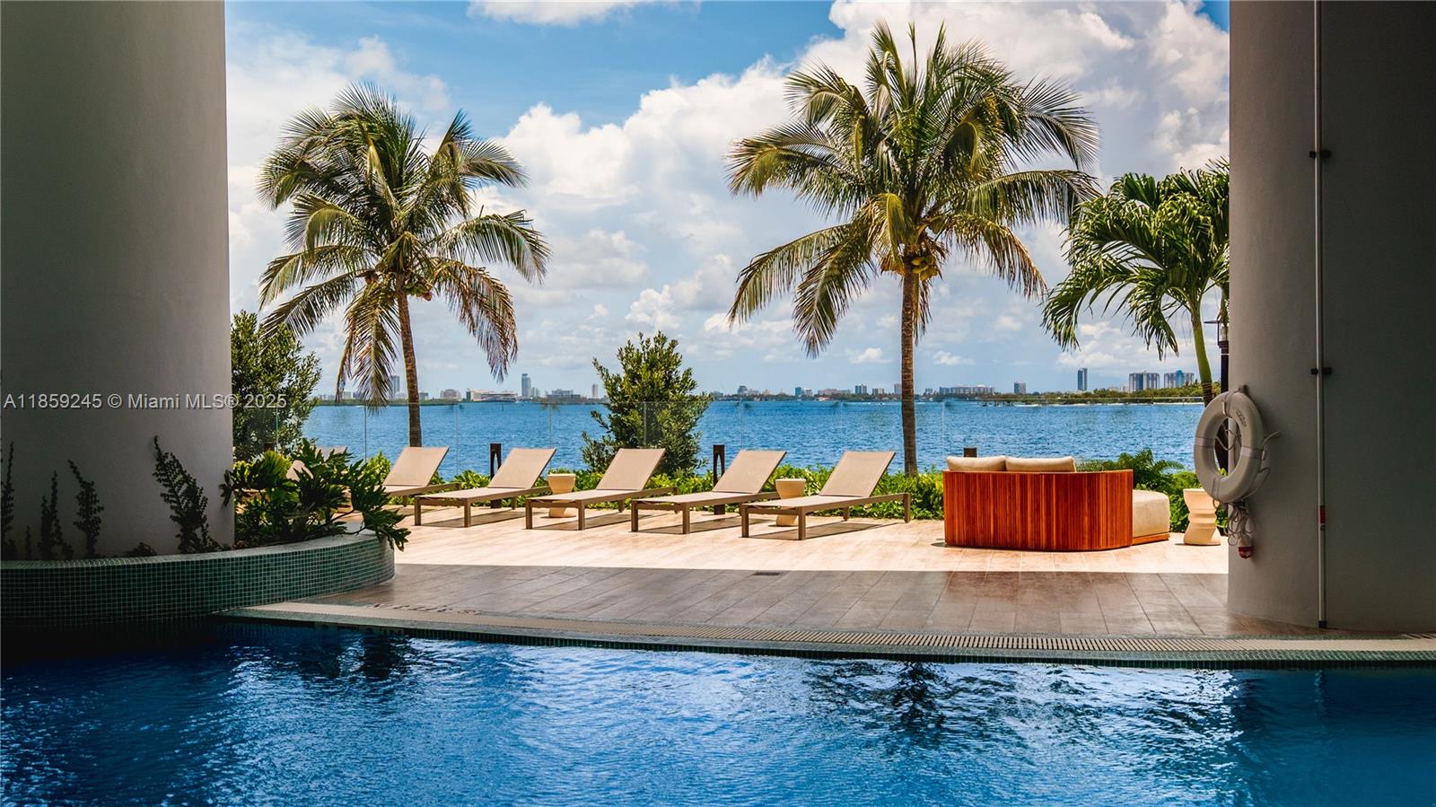 ARIA RESERVE SOUTH TOWER - Residential Lease