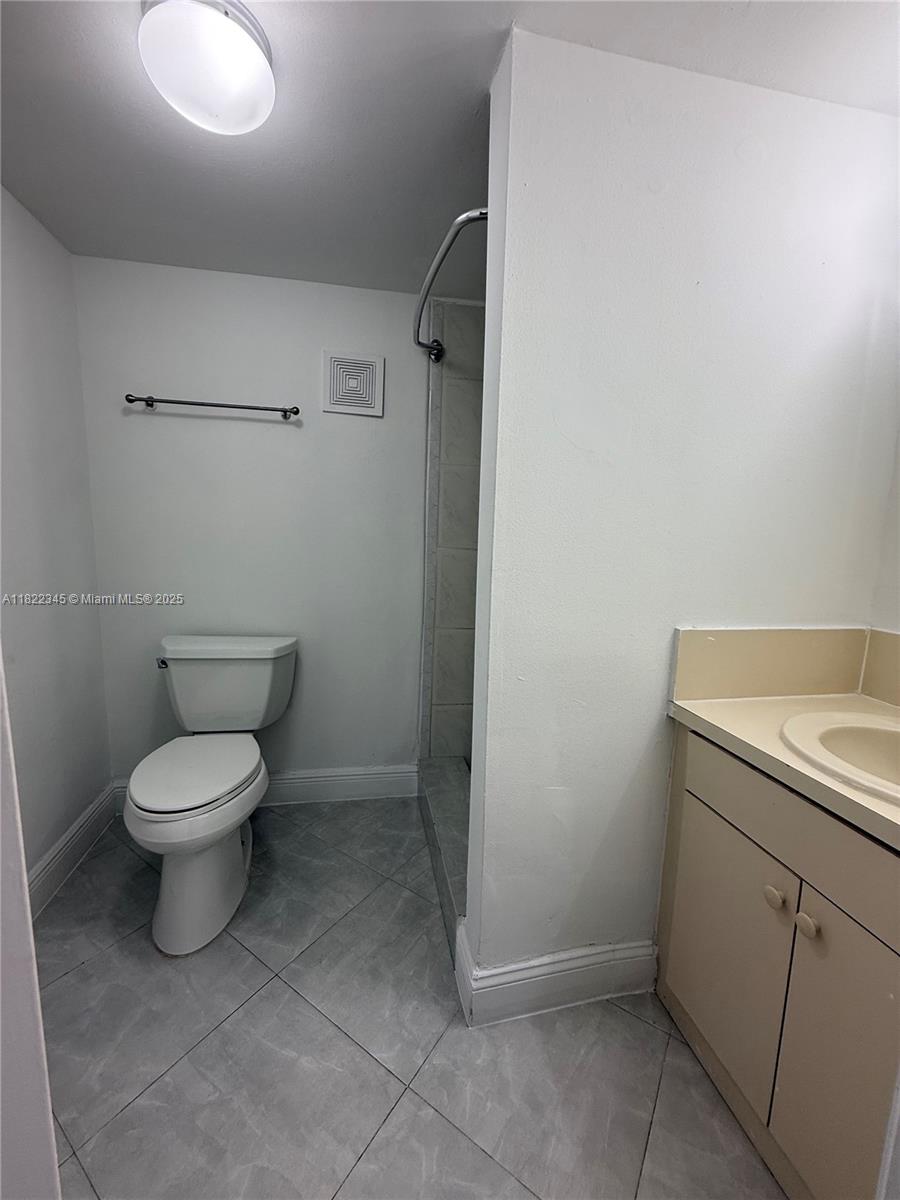 FLAMINGO VILLAS CONDO - Residential Lease