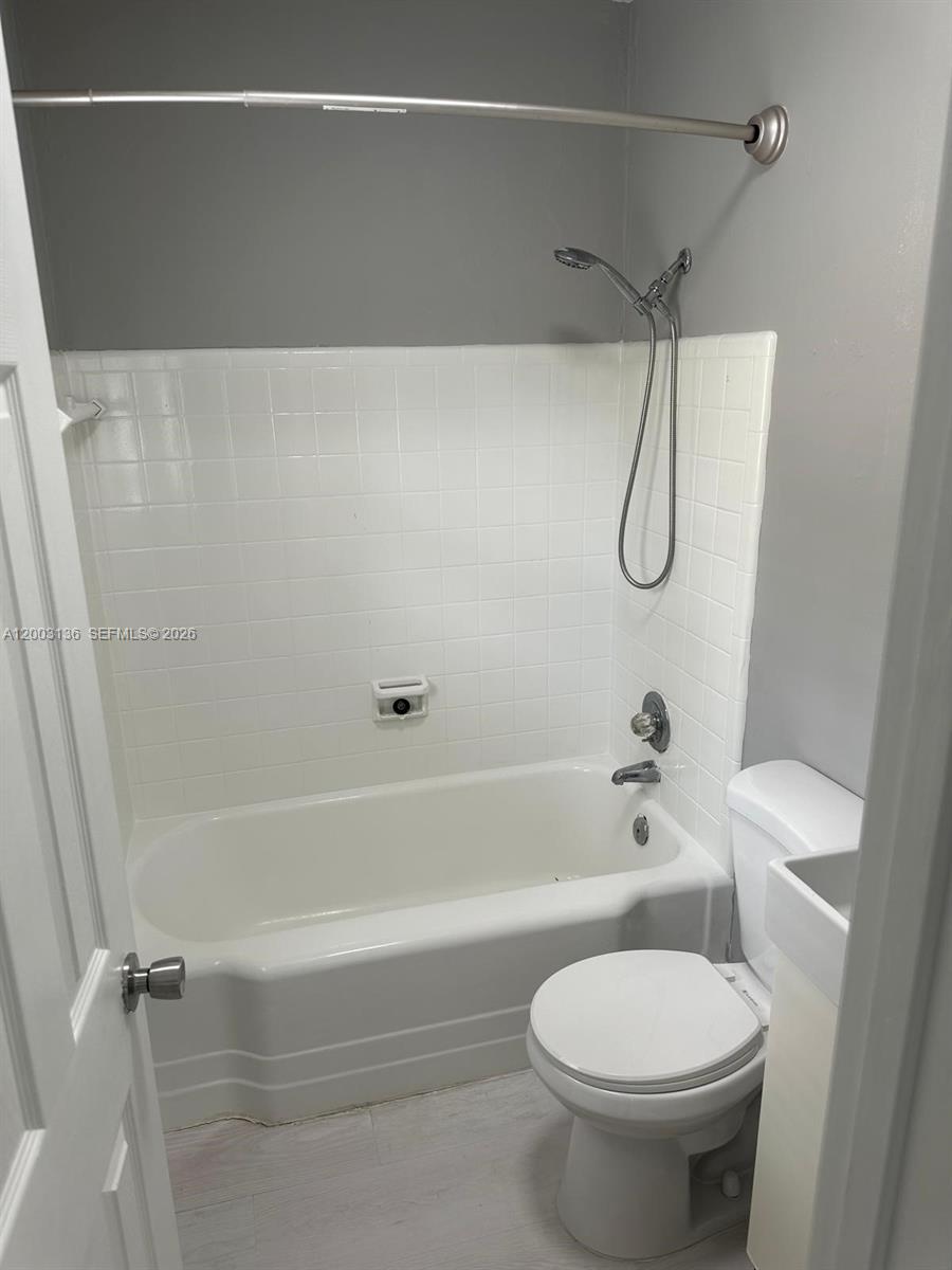 EVERGLADE LAND SALES CO - Residential Lease